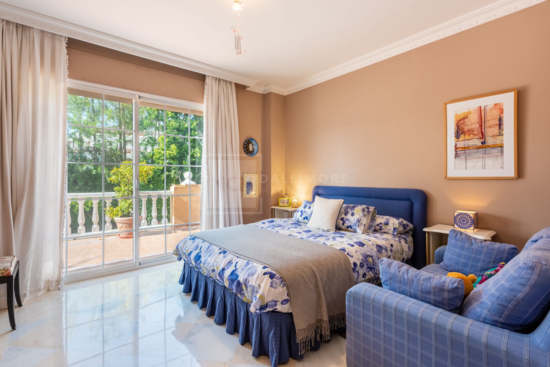 Charming 5-Bedroom Villa in Ayalaya Rio Verde, Marbella