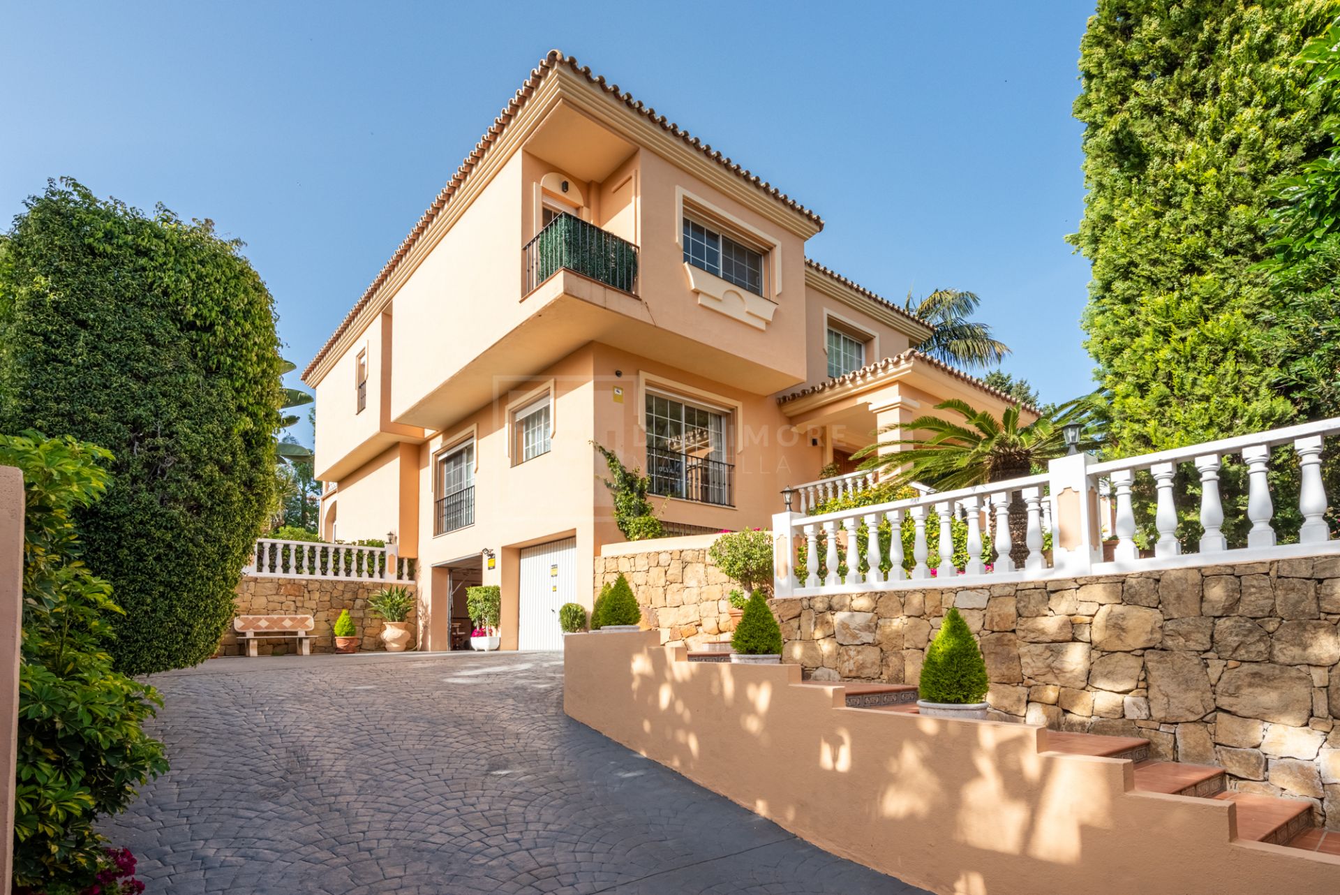 Charming 5-Bedroom Villa in Ayalaya Rio Verde, Marbella