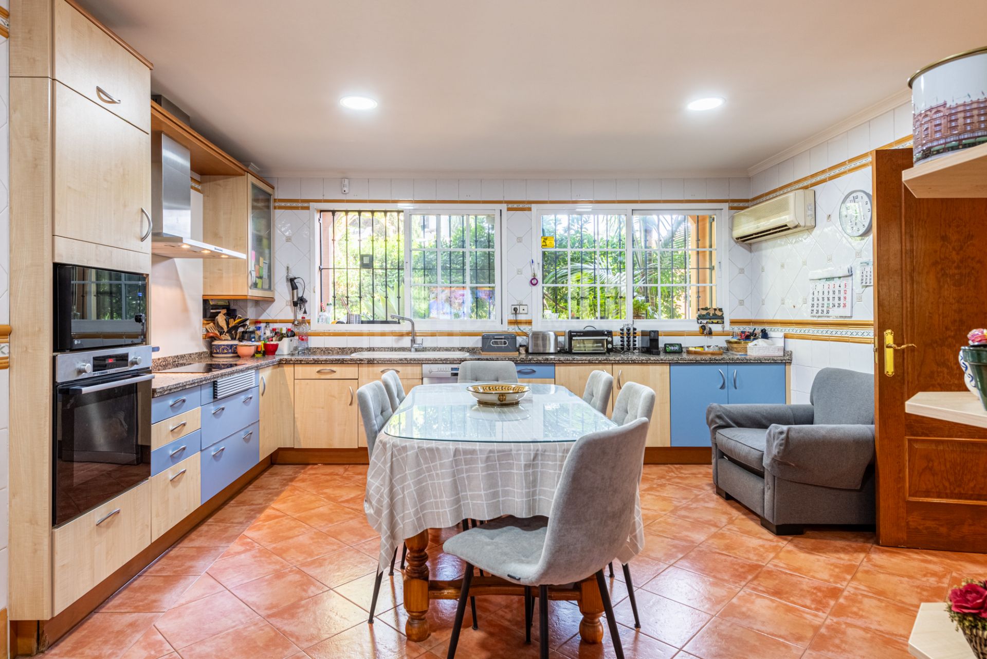 Charming 5-Bedroom Villa in Ayalaya Rio Verde, Marbella