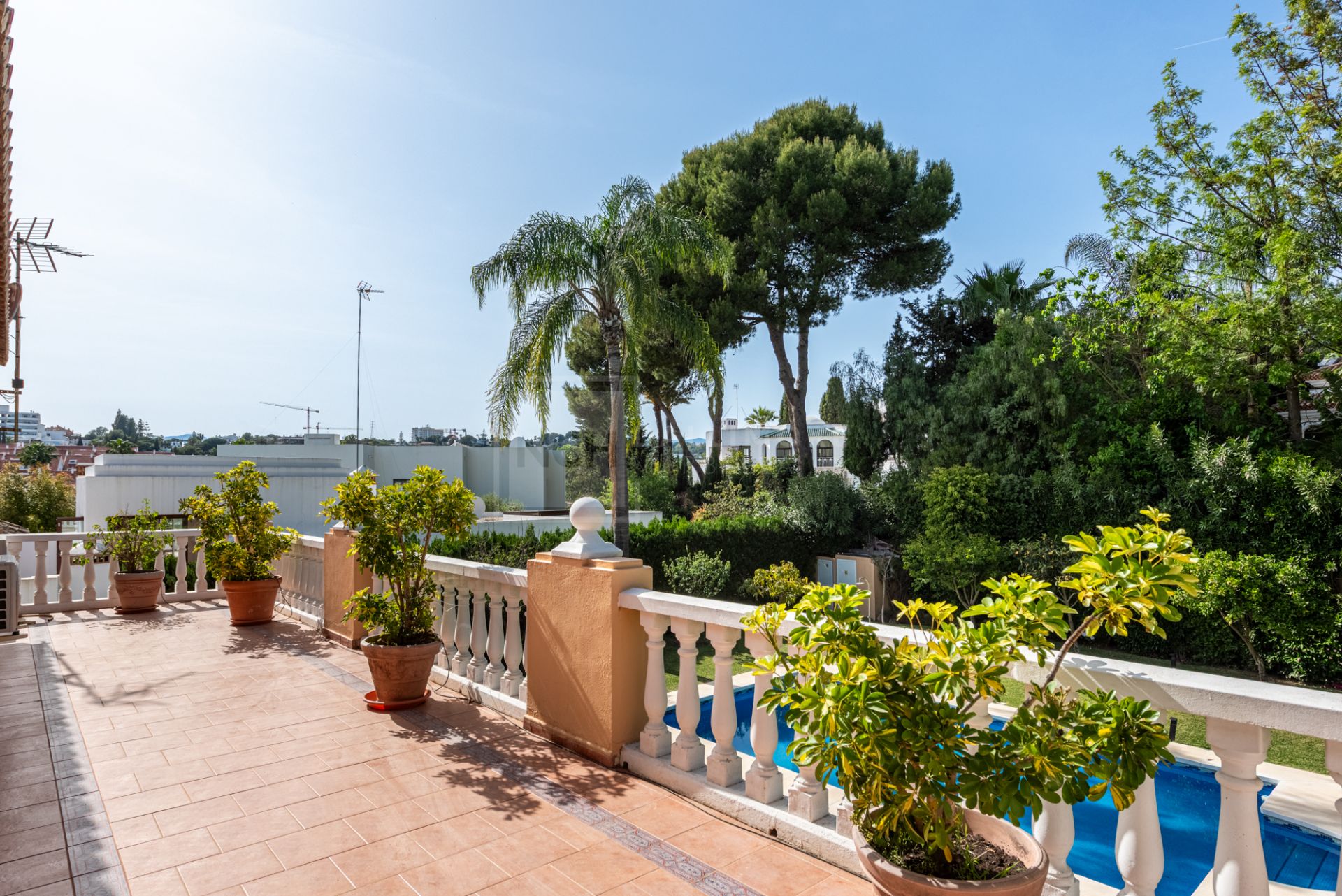 Charming 5-Bedroom Villa in Ayalaya Rio Verde, Marbella