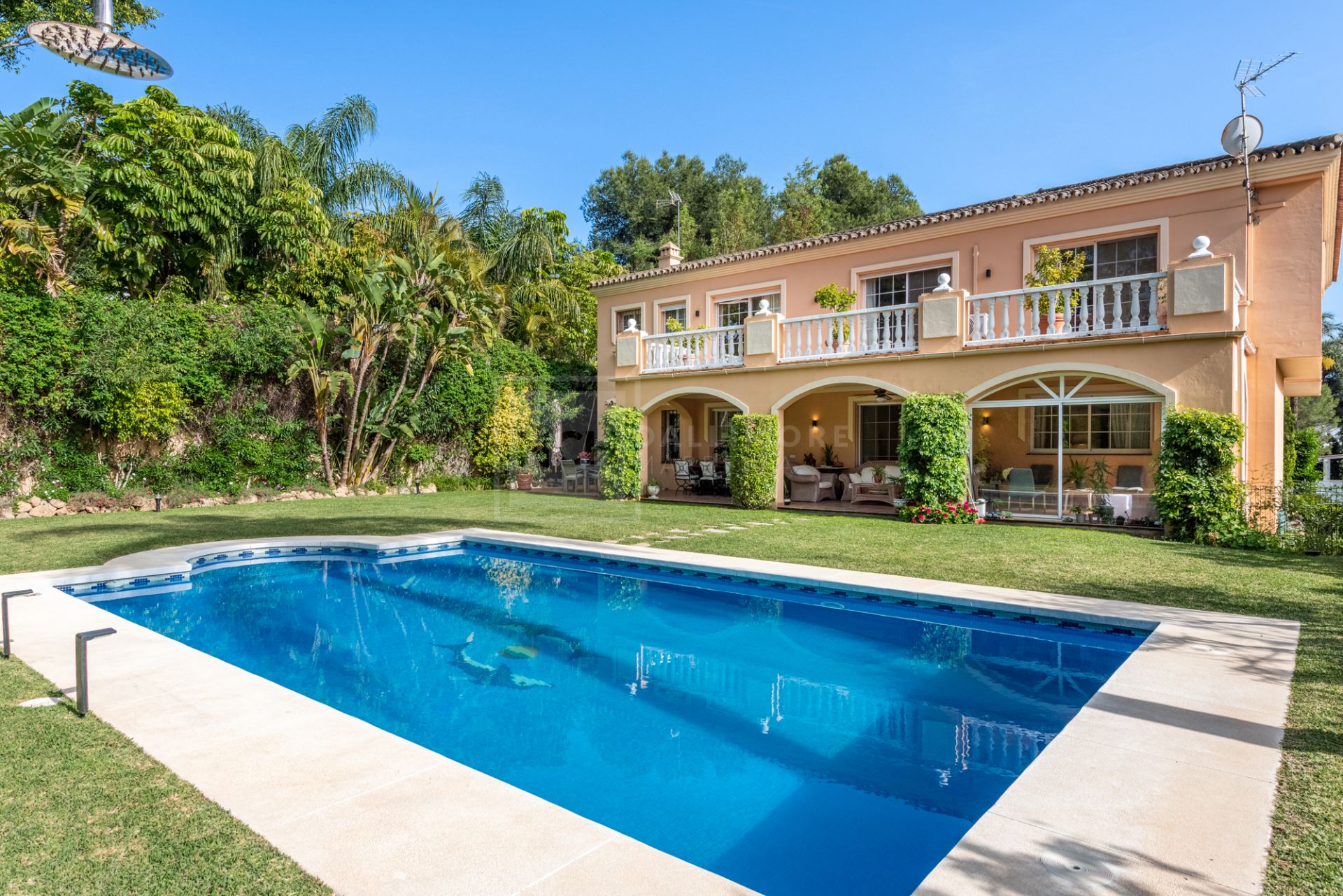Charming 5-Bedroom Villa in Ayalaya Rio Verde, Marbella