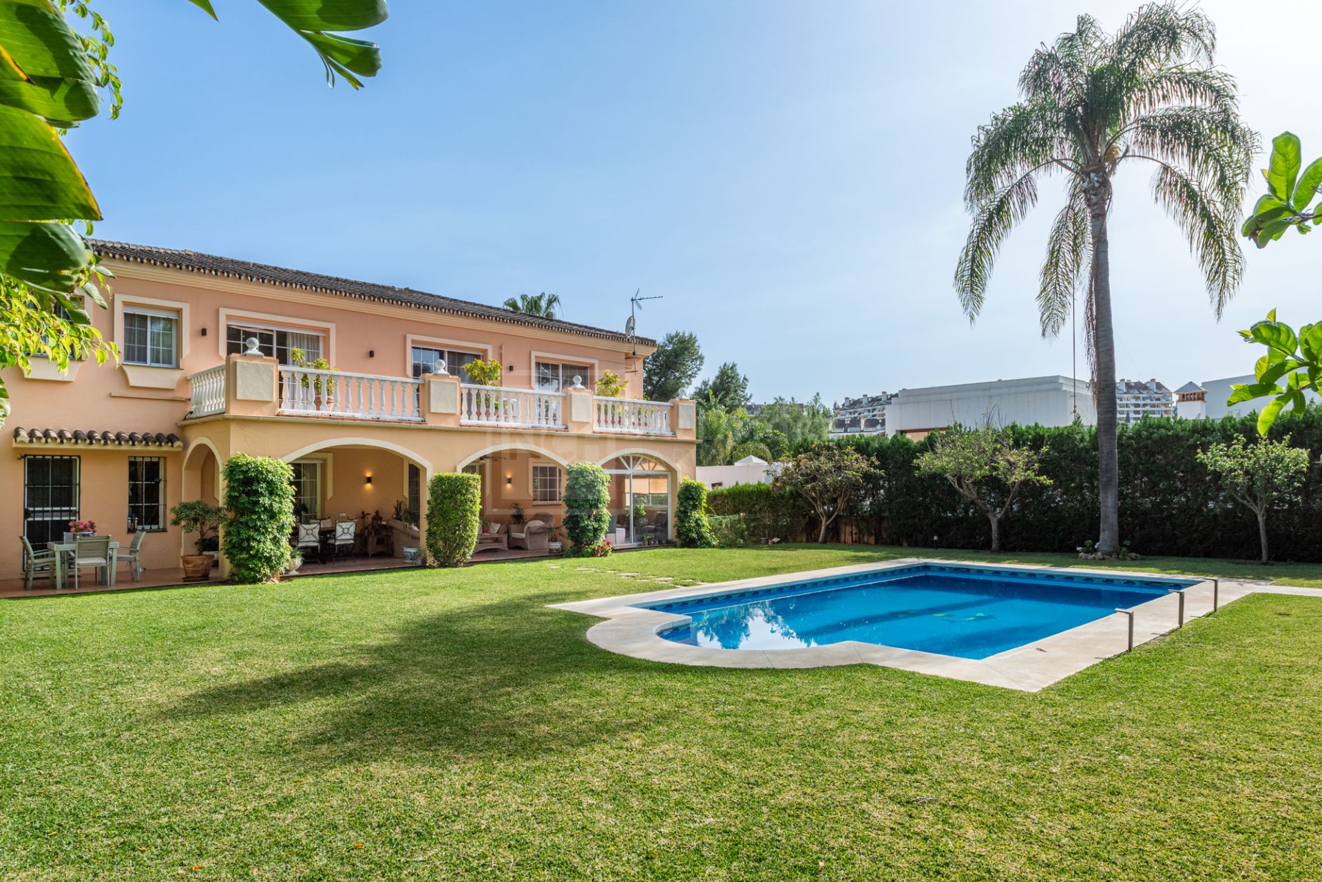 Charming 5-Bedroom Villa in Ayalaya Rio Verde, Marbella