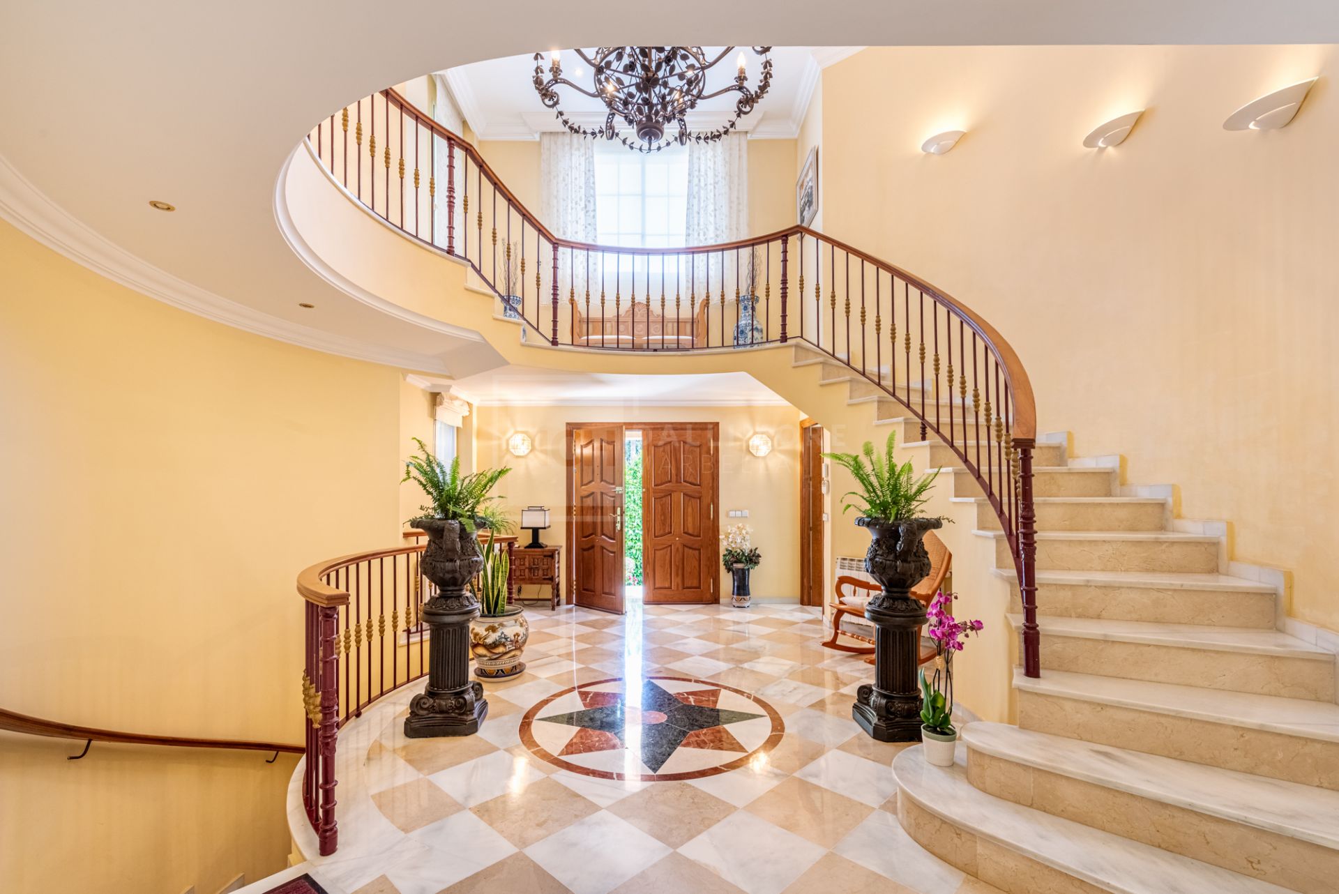 Charming 5-Bedroom Villa in Ayalaya Rio Verde, Marbella