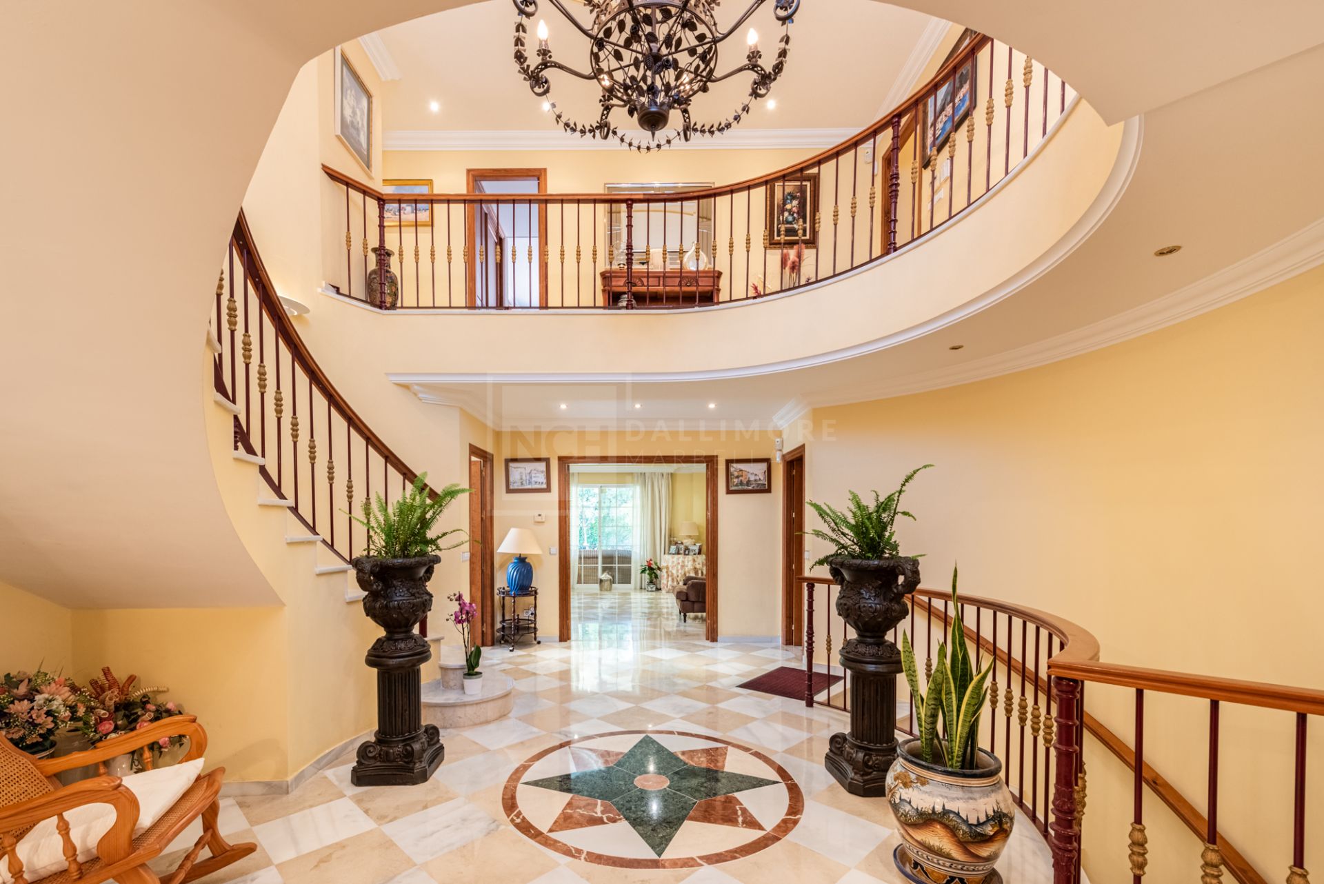 Charming 5-Bedroom Villa in Ayalaya Rio Verde, Marbella