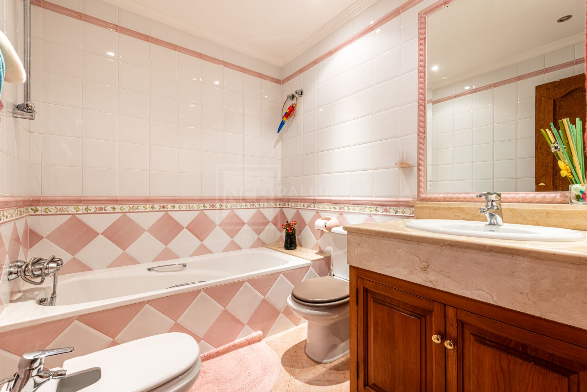 Charming 5-Bedroom Villa in Ayalaya Rio Verde, Marbella