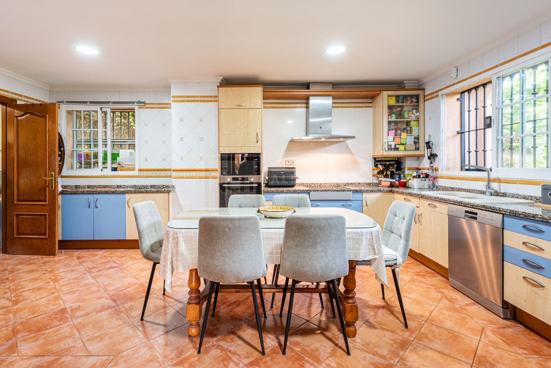 Charming 5-Bedroom Villa in Ayalaya Rio Verde, Marbella