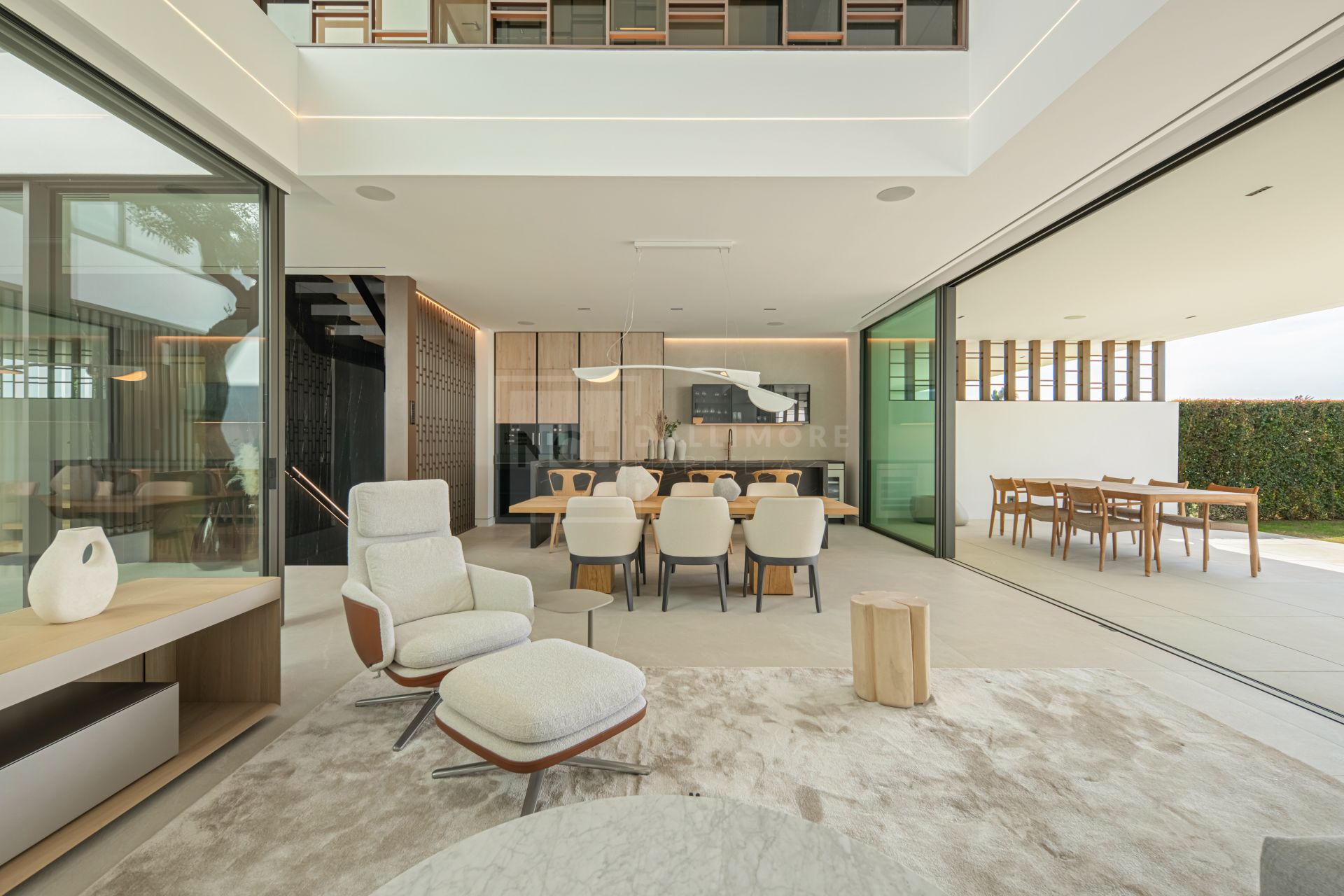 Contemporary Masterpiece With Rooftop Pool In Marbella’s Most Prestigious Golden Mile