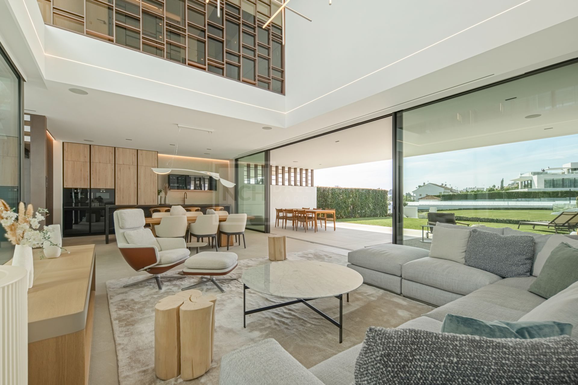 Contemporary Masterpiece With Rooftop Pool In Marbella’s Most Prestigious Golden Mile