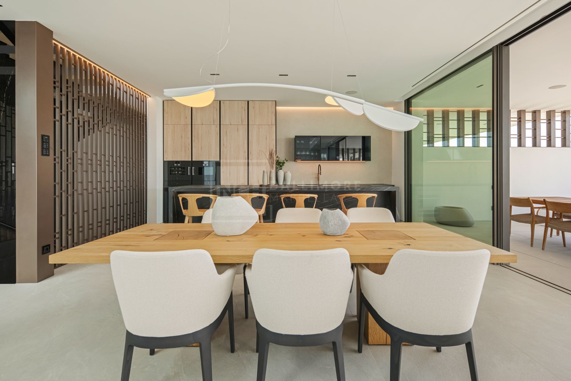Contemporary Masterpiece With Rooftop Pool In Marbella’s Most Prestigious Golden Mile