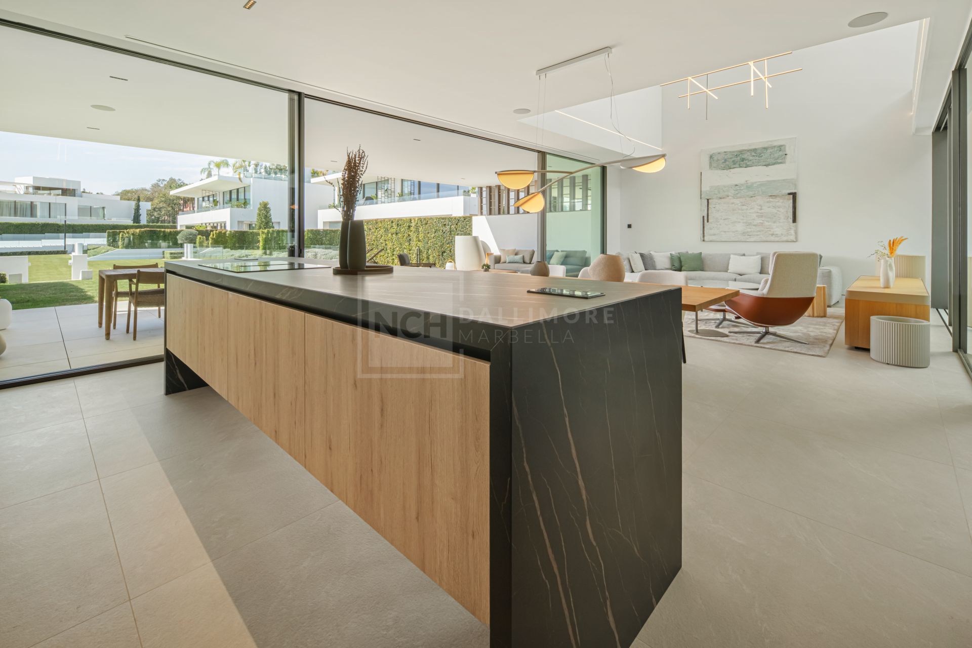 Contemporary Masterpiece With Rooftop Pool In Marbella’s Most Prestigious Golden Mile