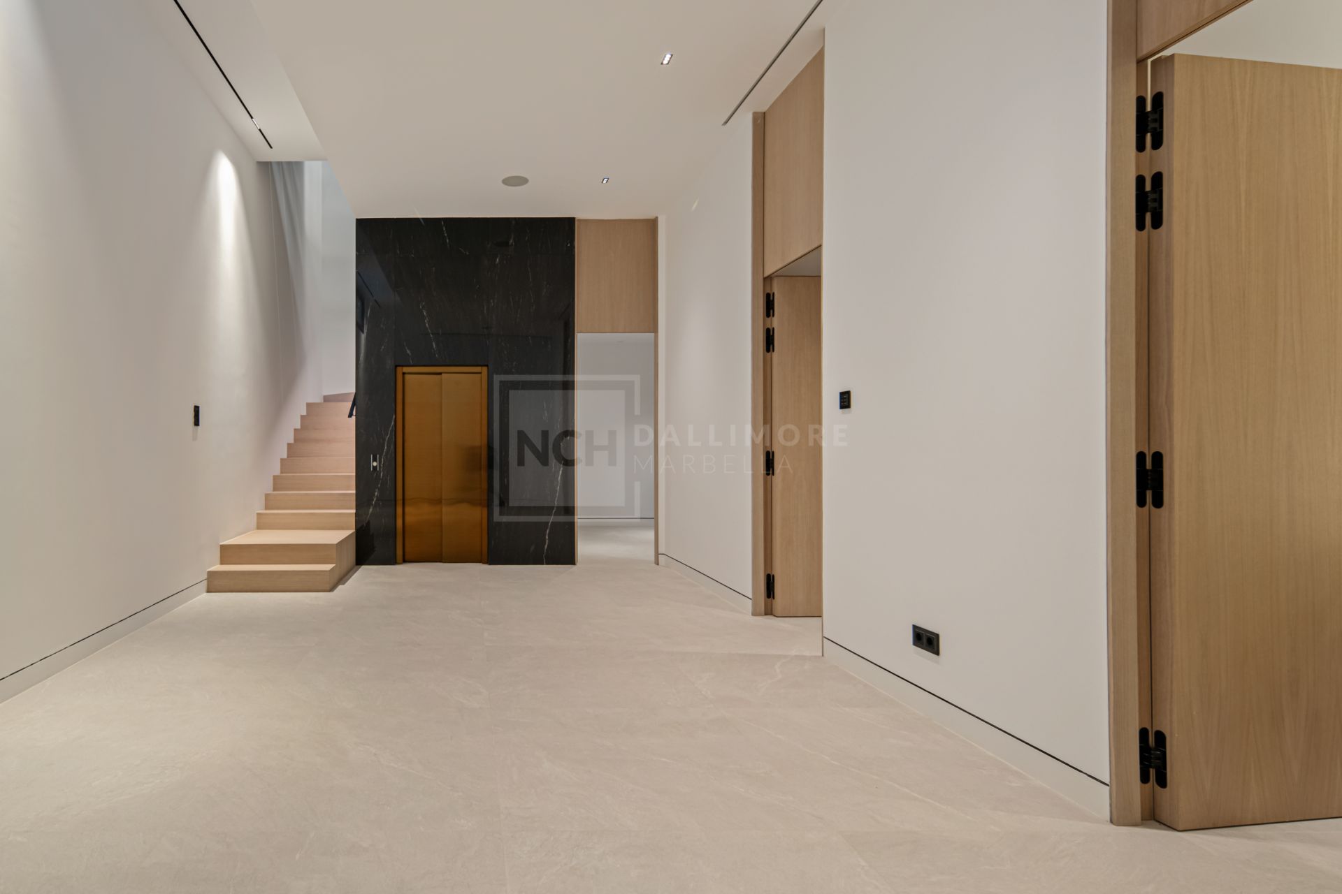 Contemporary Masterpiece With Rooftop Pool In Marbella’s Most Prestigious Golden Mile