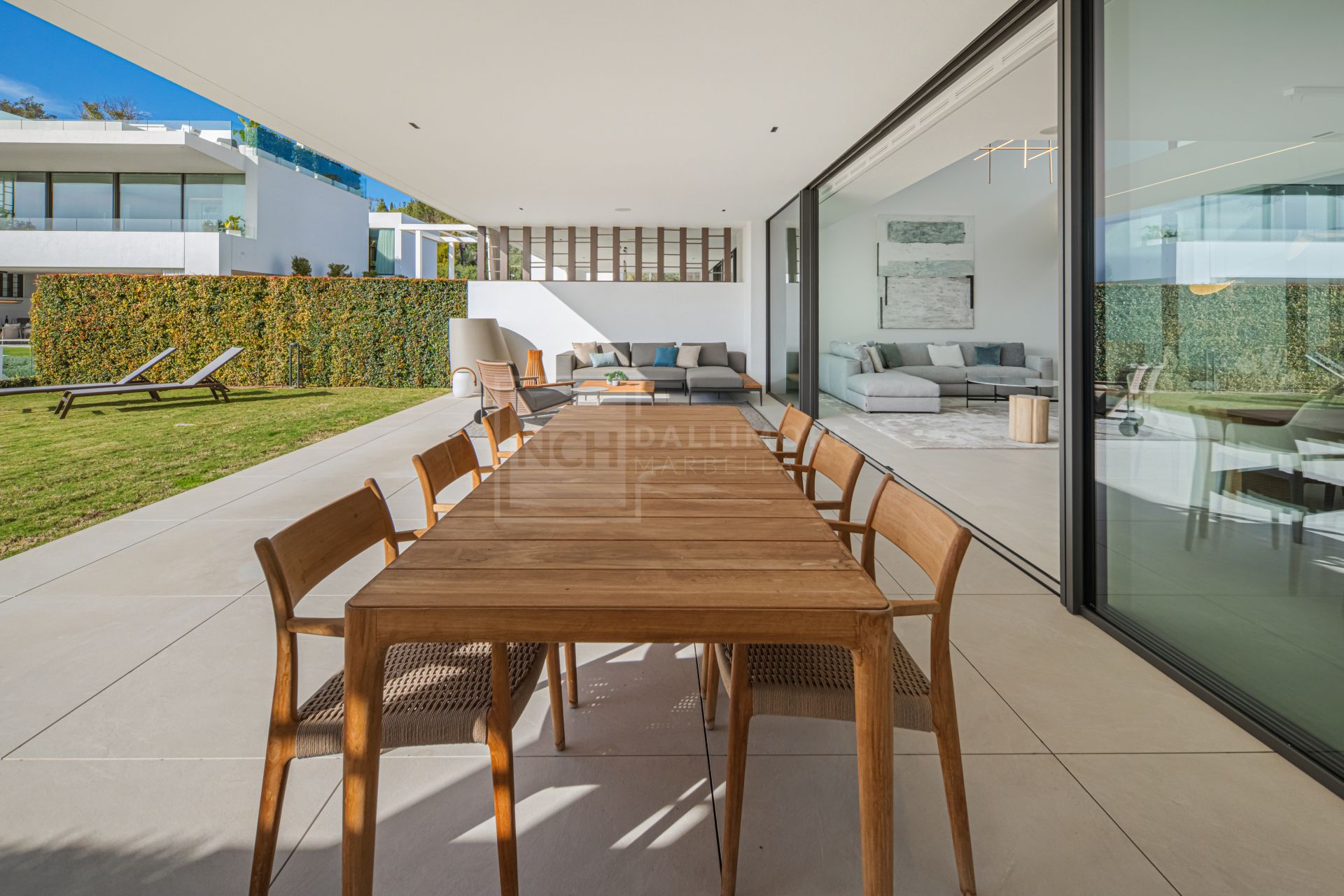 Contemporary Masterpiece With Rooftop Pool In Marbella’s Most Prestigious Golden Mile