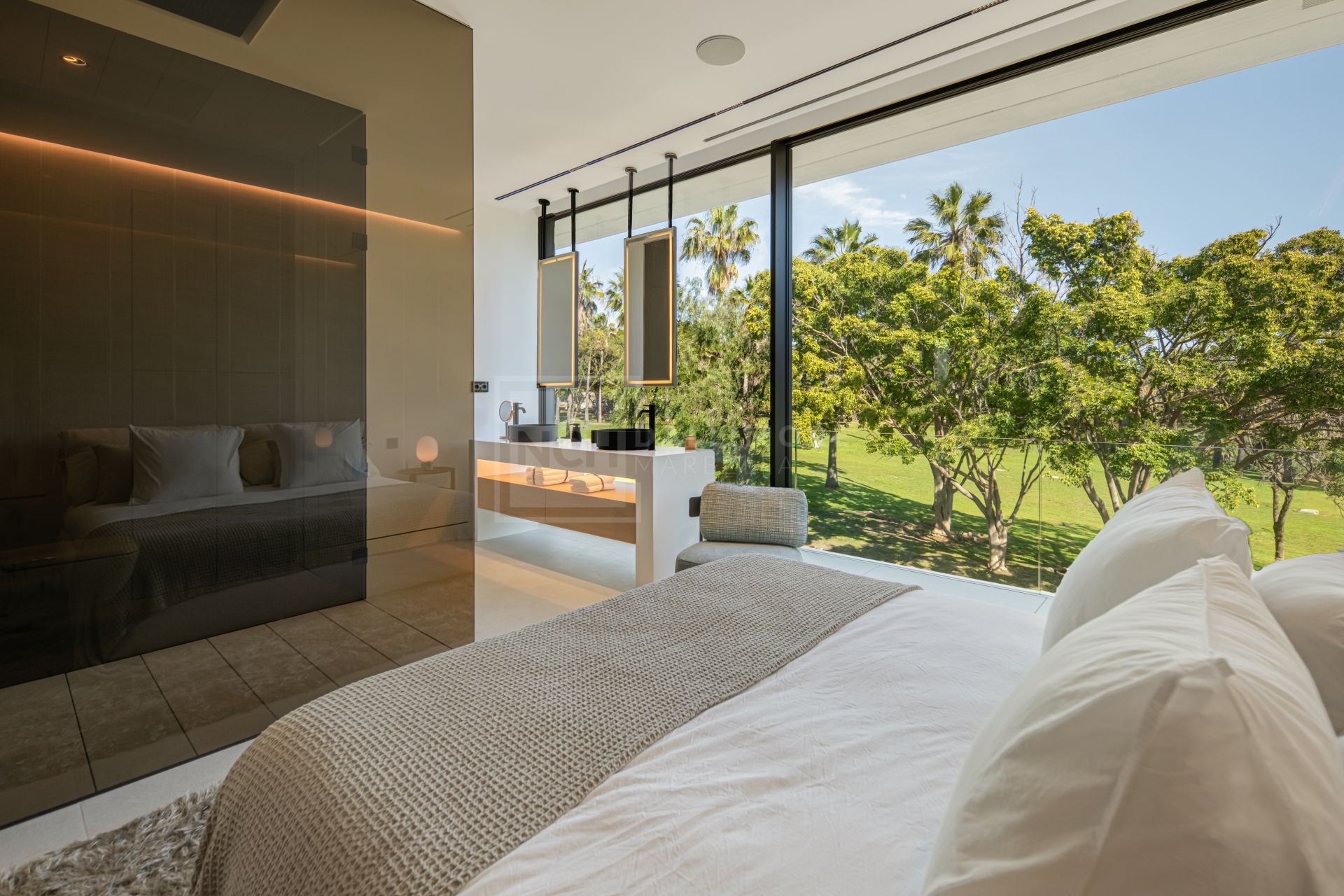 Contemporary Masterpiece With Rooftop Pool In Marbella’s Most Prestigious Golden Mile