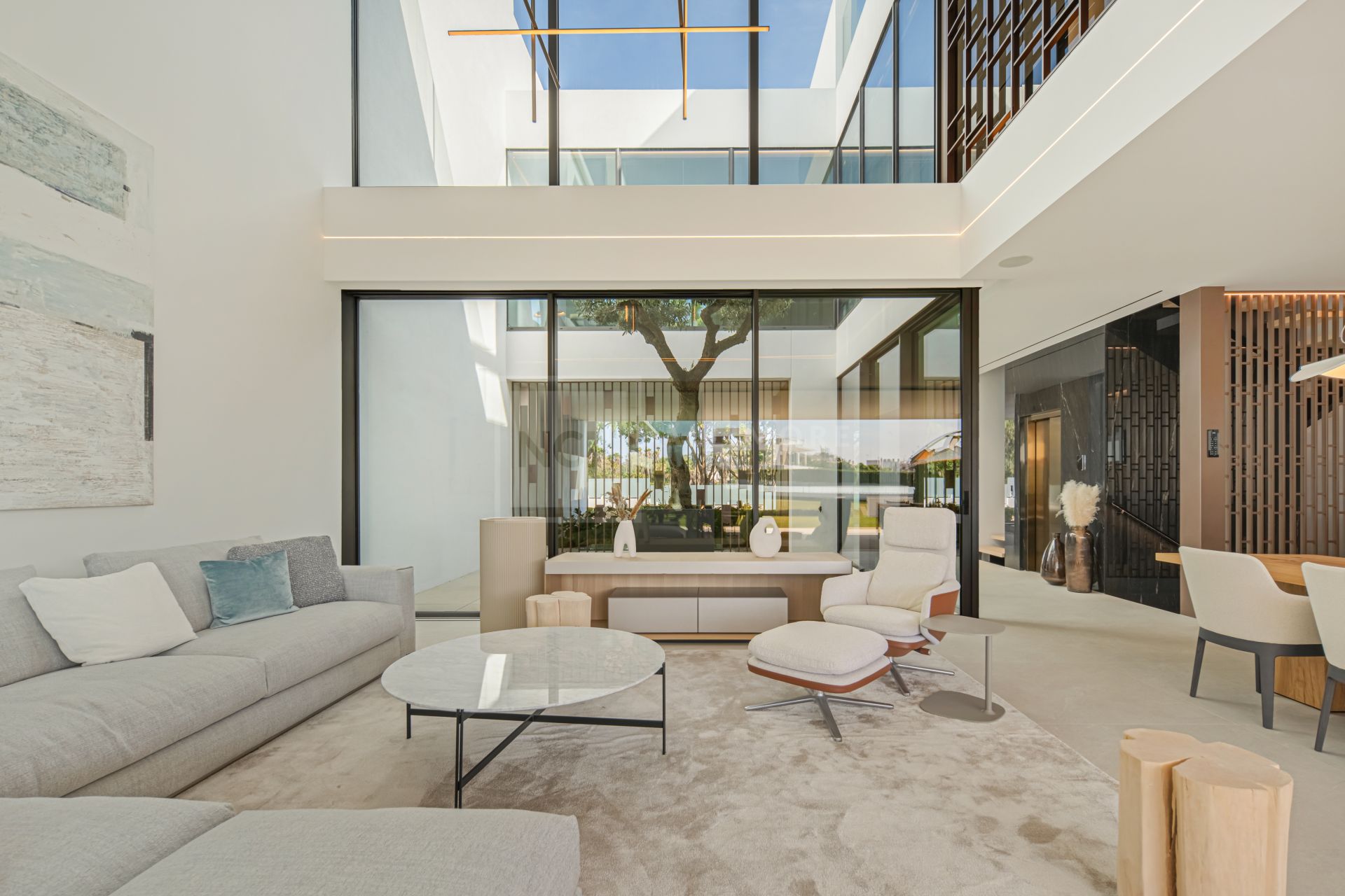 Contemporary Masterpiece With Rooftop Pool In Marbella’s Most Prestigious Golden Mile