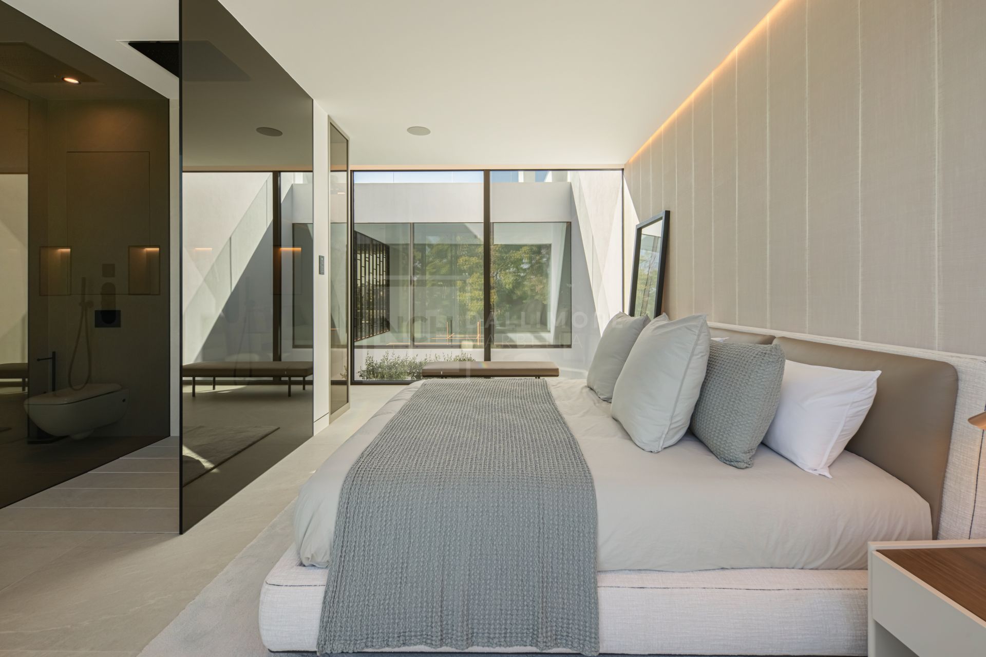 Contemporary Masterpiece With Rooftop Pool In Marbella’s Most Prestigious Golden Mile
