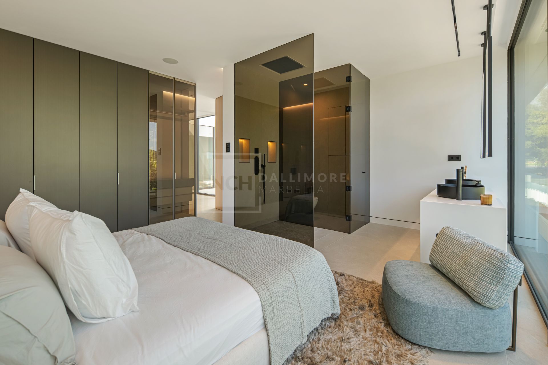 Contemporary Masterpiece With Rooftop Pool In Marbella’s Most Prestigious Golden Mile