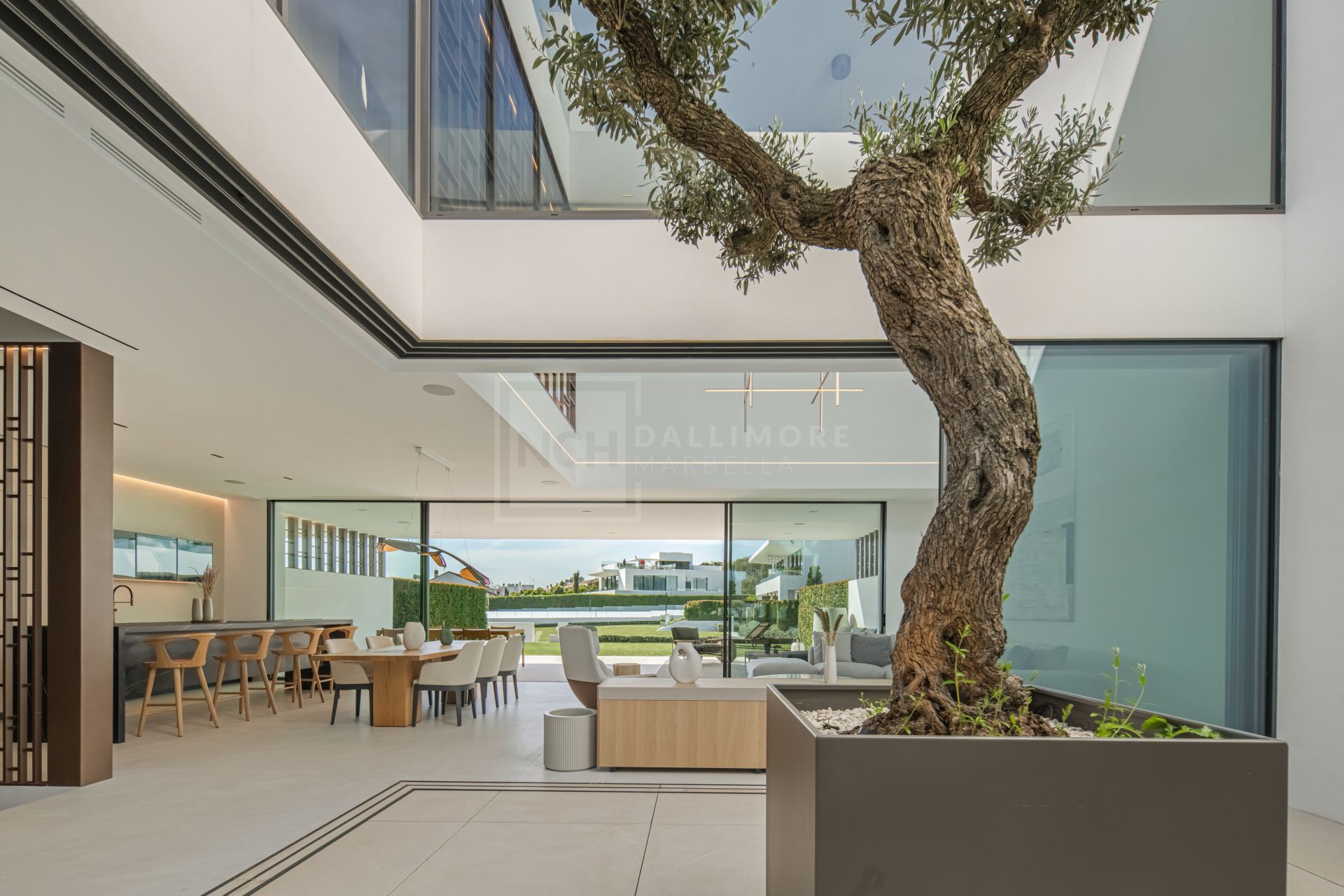 Contemporary Masterpiece With Rooftop Pool In Marbella’s Most Prestigious Golden Mile