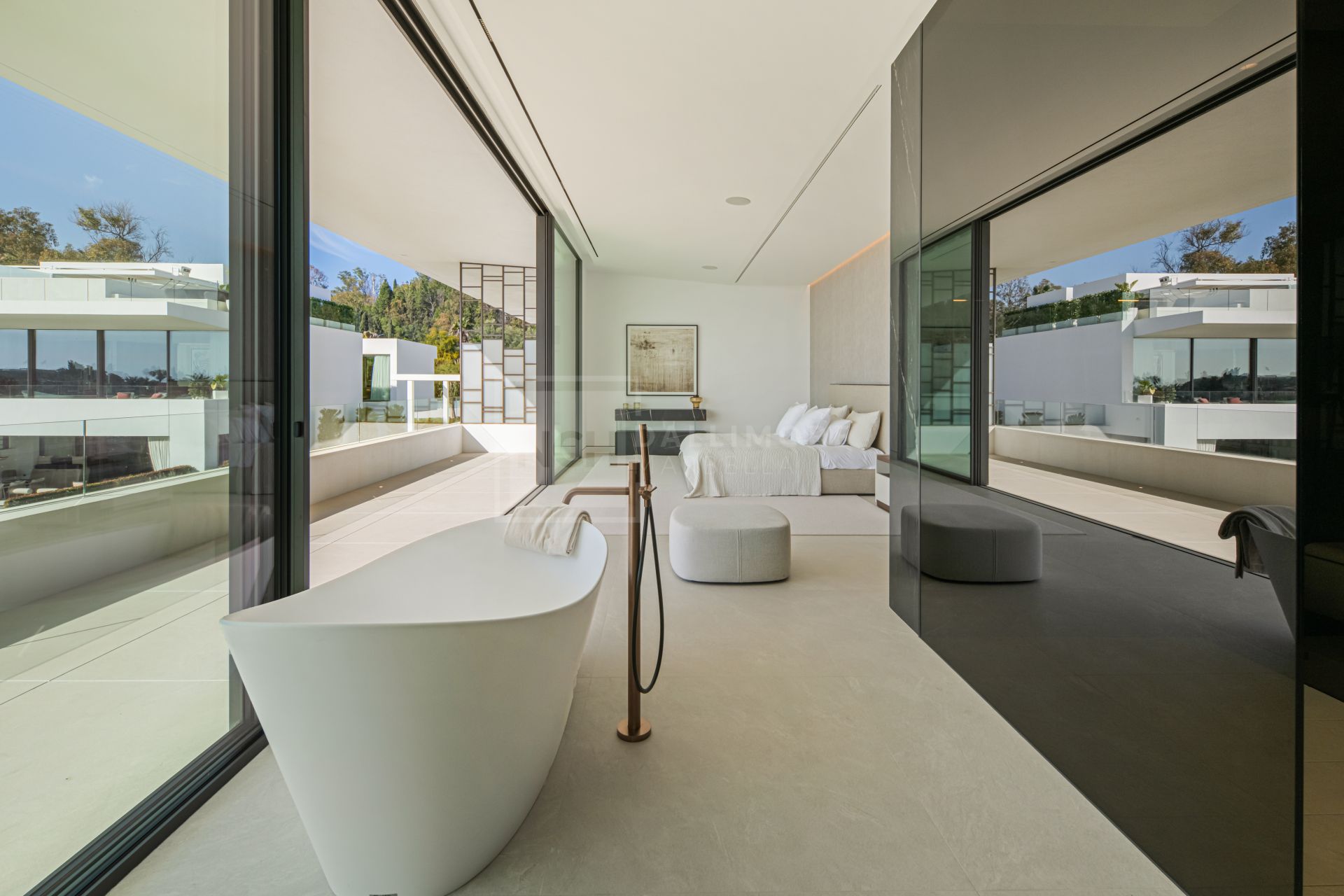 Contemporary Masterpiece With Rooftop Pool In Marbella’s Most Prestigious Golden Mile