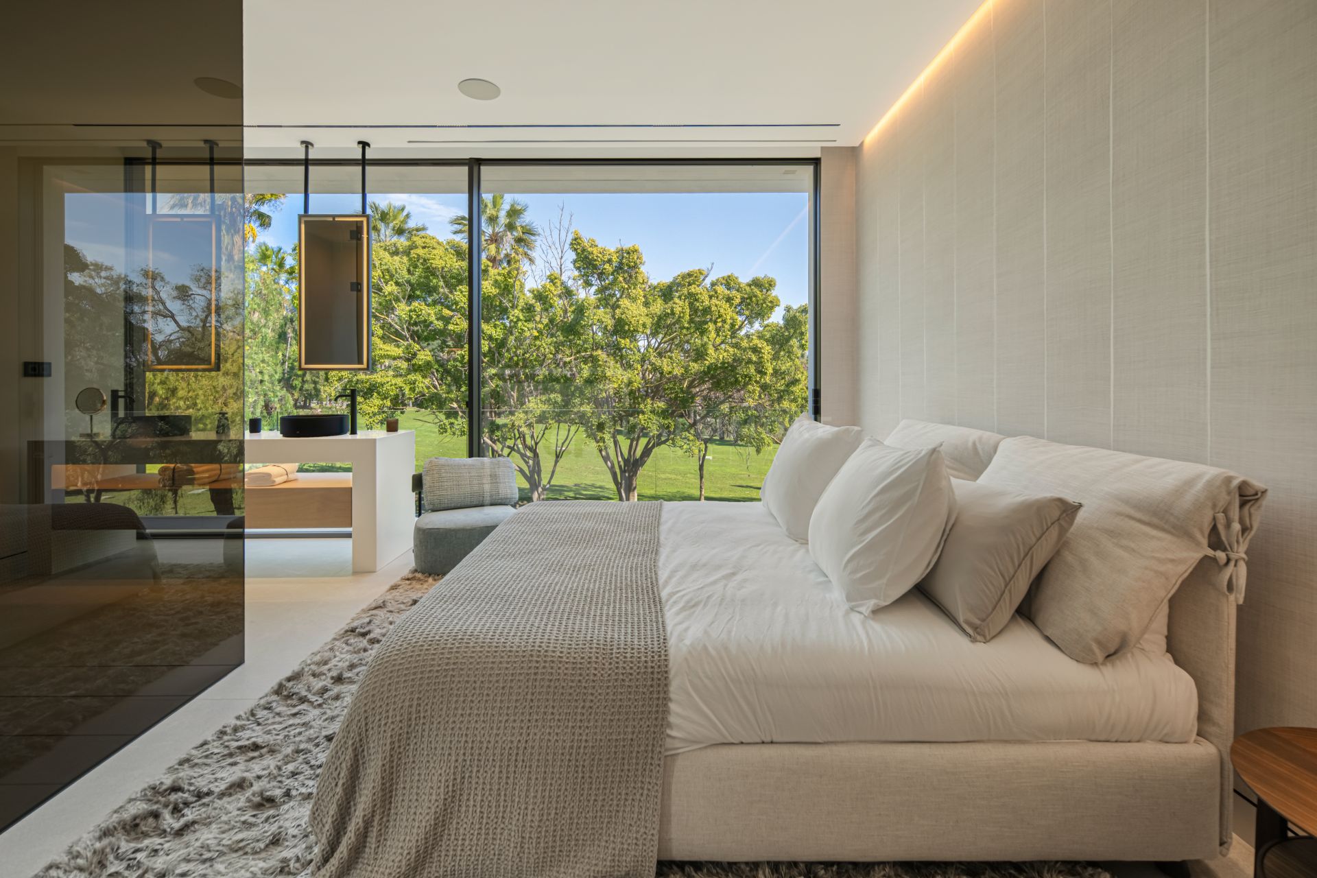 Contemporary Masterpiece With Rooftop Pool In Marbella’s Most Prestigious Golden Mile