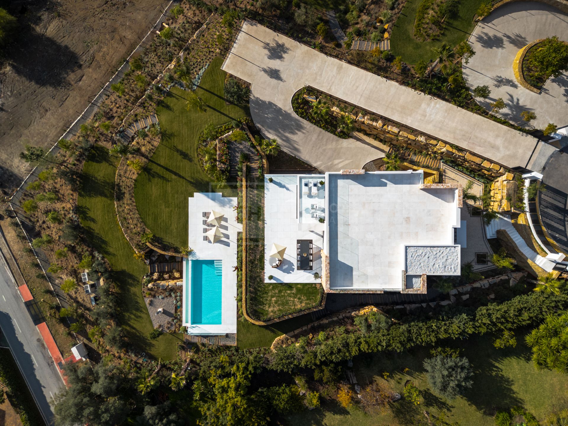 Excepcional Villa Moderna con Área de Bienestar, Sala de Cine y Solárium en la Azotea