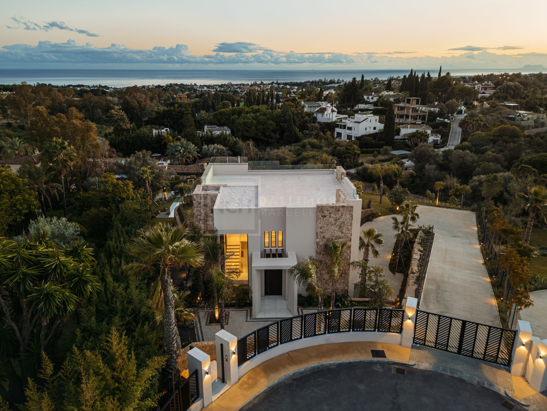 Excepcional Villa Moderna con Área de Bienestar, Sala de Cine y Solárium en la Azotea