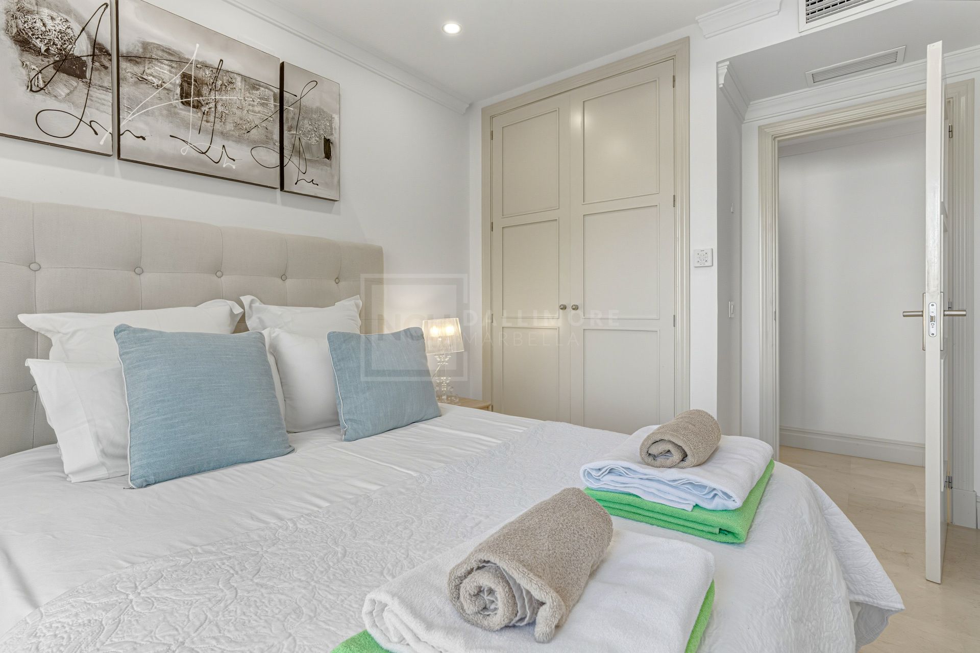Excellent, fully renovated, three bedroom first floor apartment on Marbella’s Golden Mile