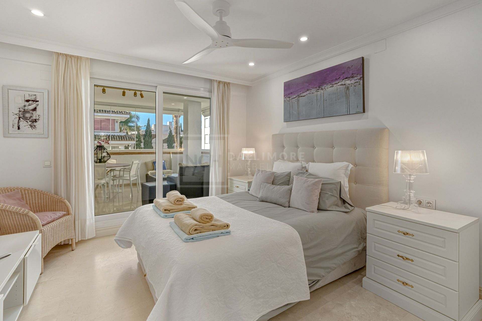 Excellent, fully renovated, three bedroom first floor apartment on Marbella’s Golden Mile