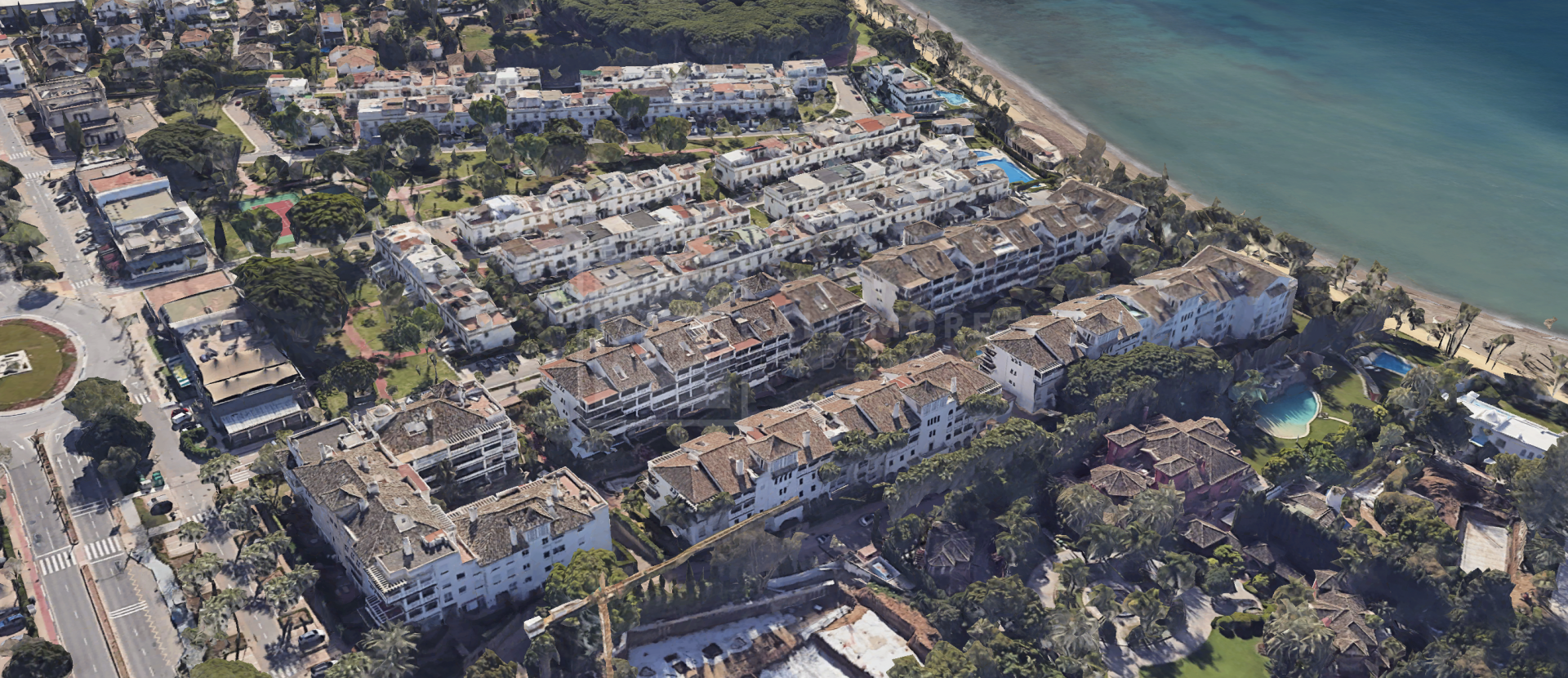 Excellent, fully renovated, three bedroom first floor apartment on Marbella’s Golden Mile