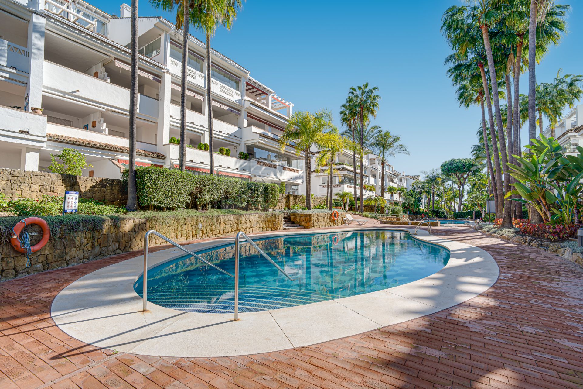 Excellent, fully renovated, three bedroom first floor apartment on Marbella’s Golden Mile