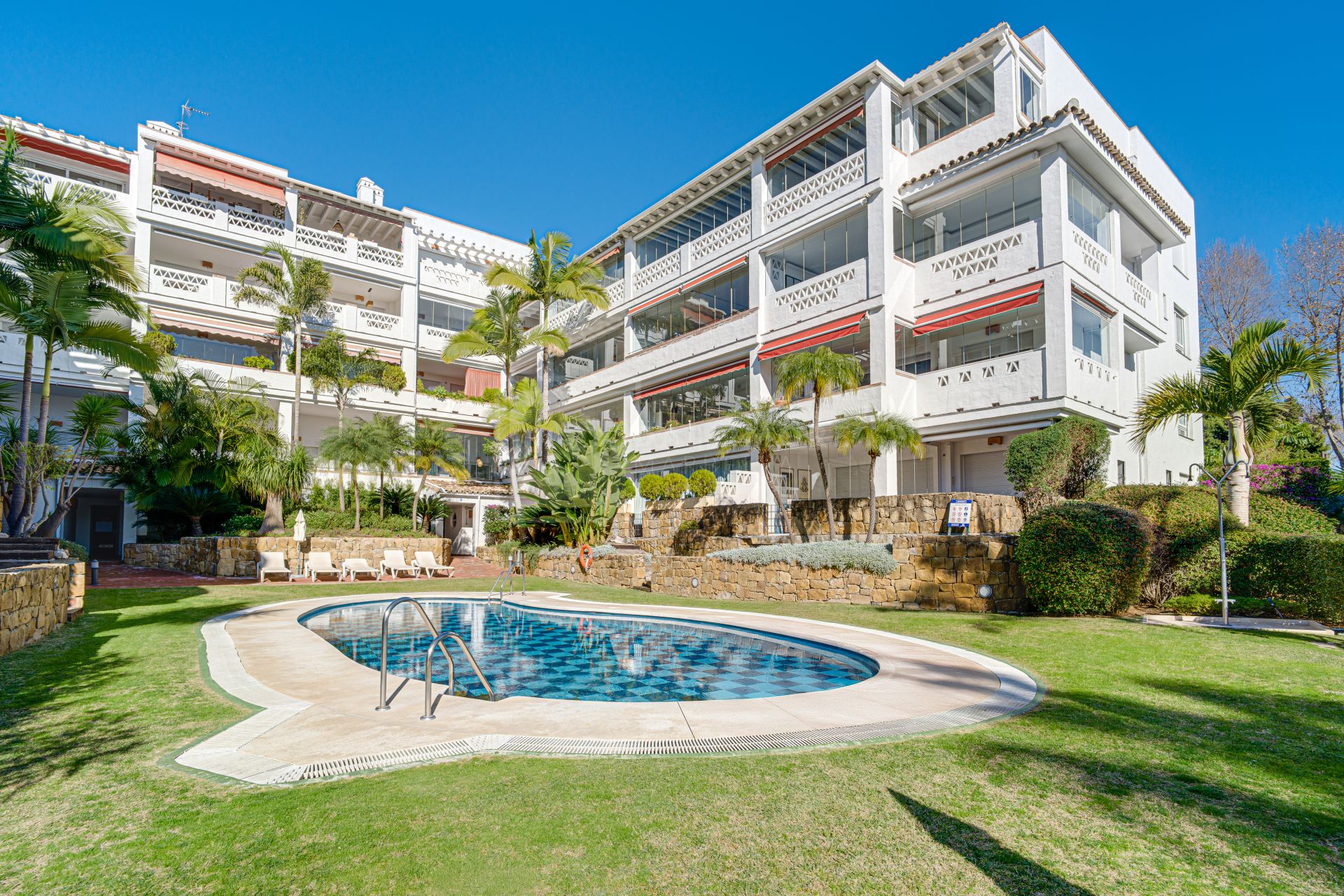 Excellent, fully renovated, three bedroom first floor apartment on Marbella’s Golden Mile