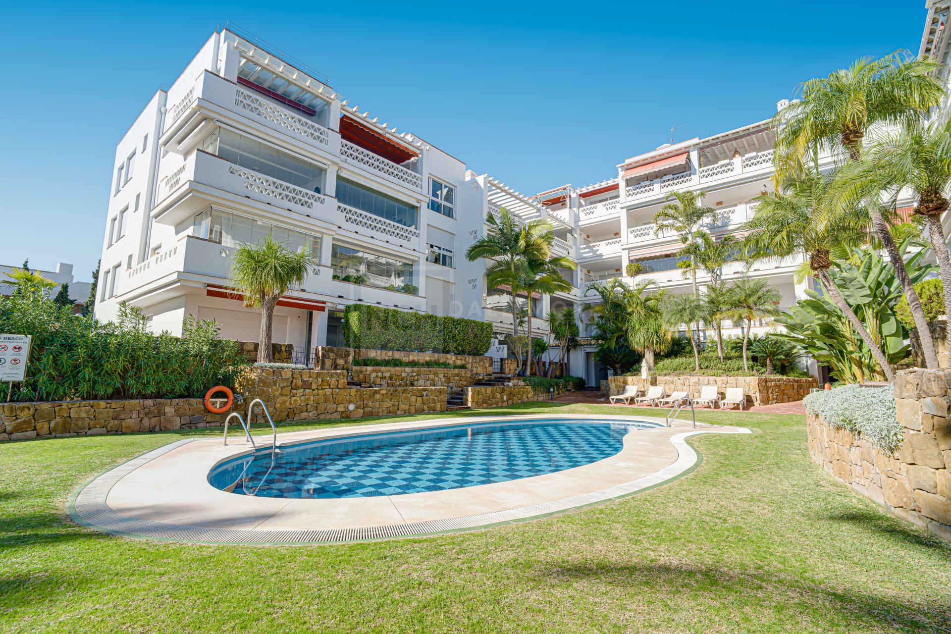 Excellent, fully renovated, three bedroom first floor apartment on Marbella’s Golden Mile