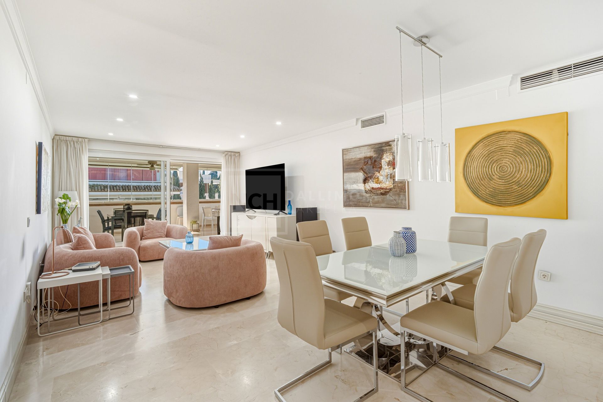 Excellent, fully renovated, three bedroom first floor apartment on Marbella’s Golden Mile