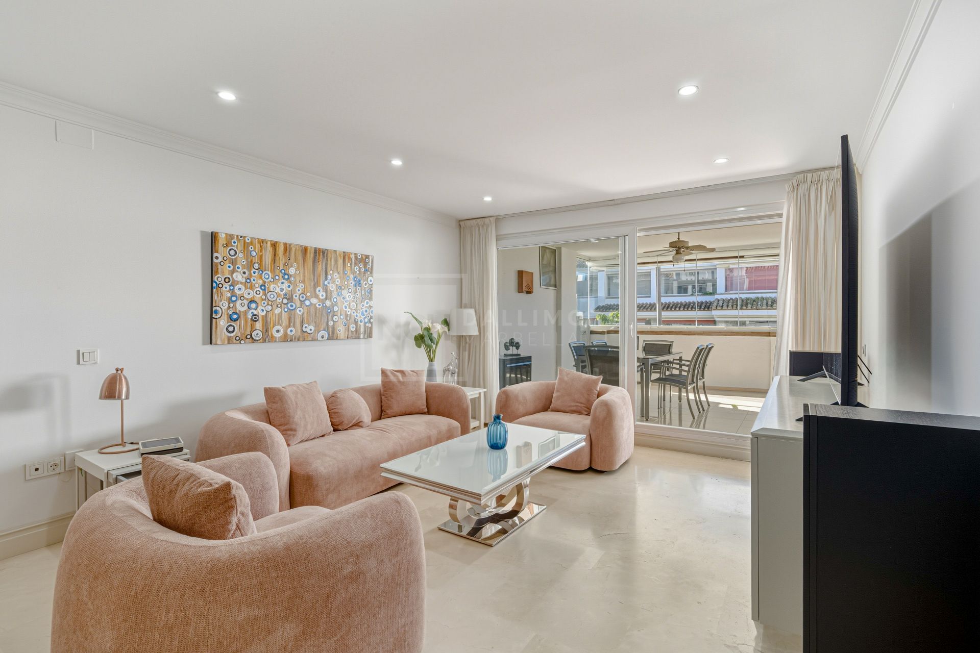 Excellent, fully renovated, three bedroom first floor apartment on Marbella’s Golden Mile