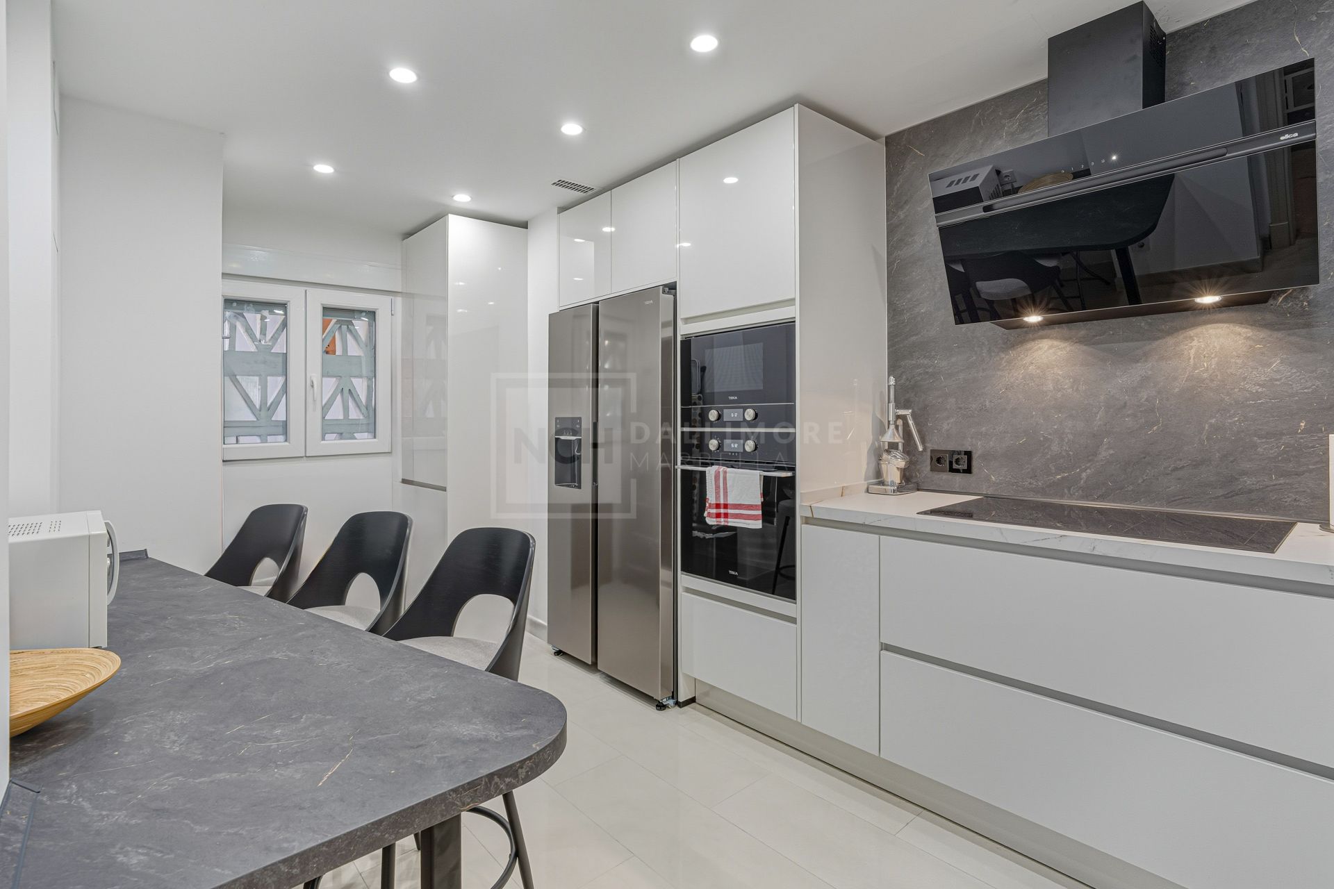Excellent, fully renovated, three bedroom first floor apartment on Marbella’s Golden Mile