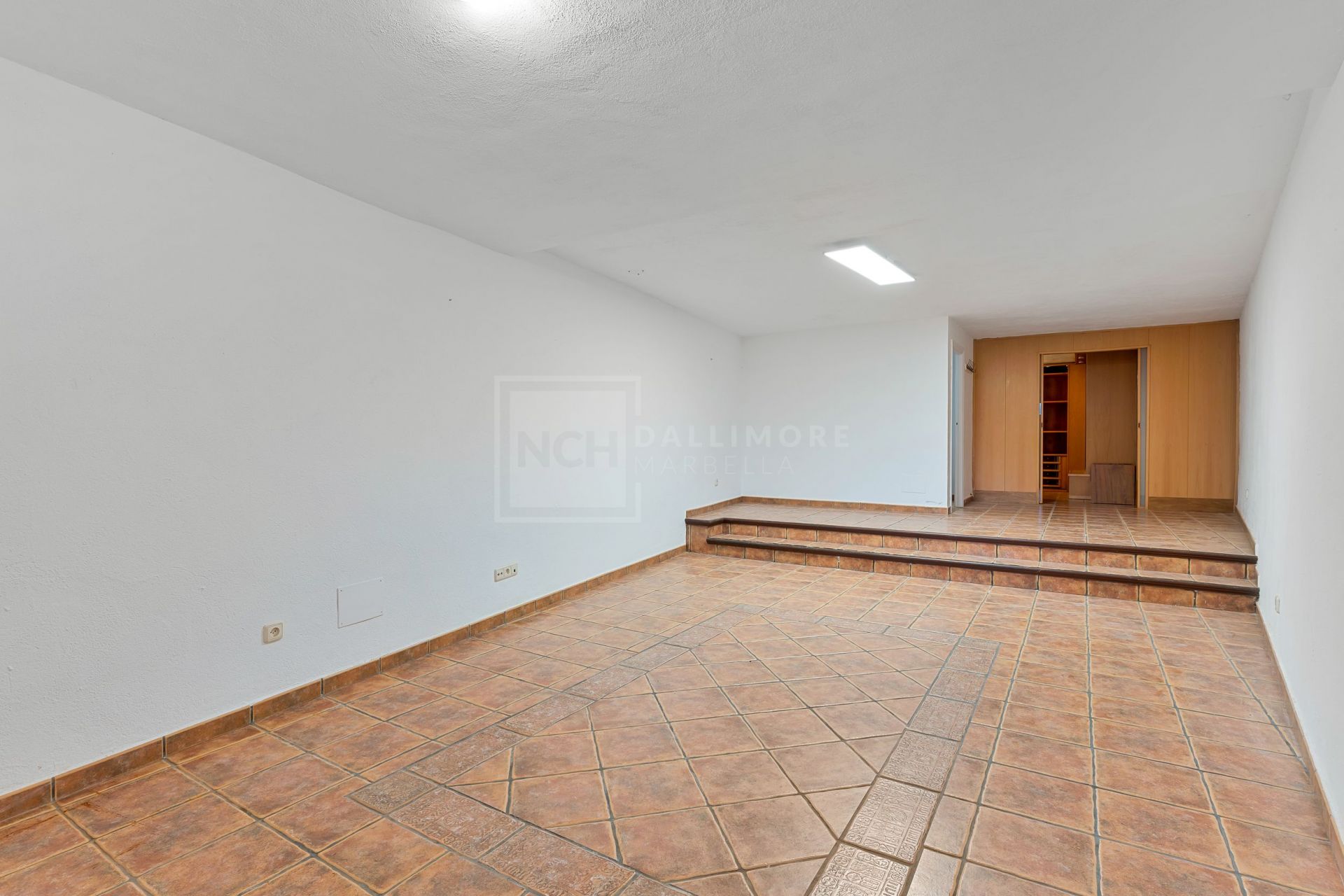 Casa adosada de cuatro dormitorios situada en la comunidad cerrada de Montepiedra , Nagueles dentro de la Milla de Oro, Marbella