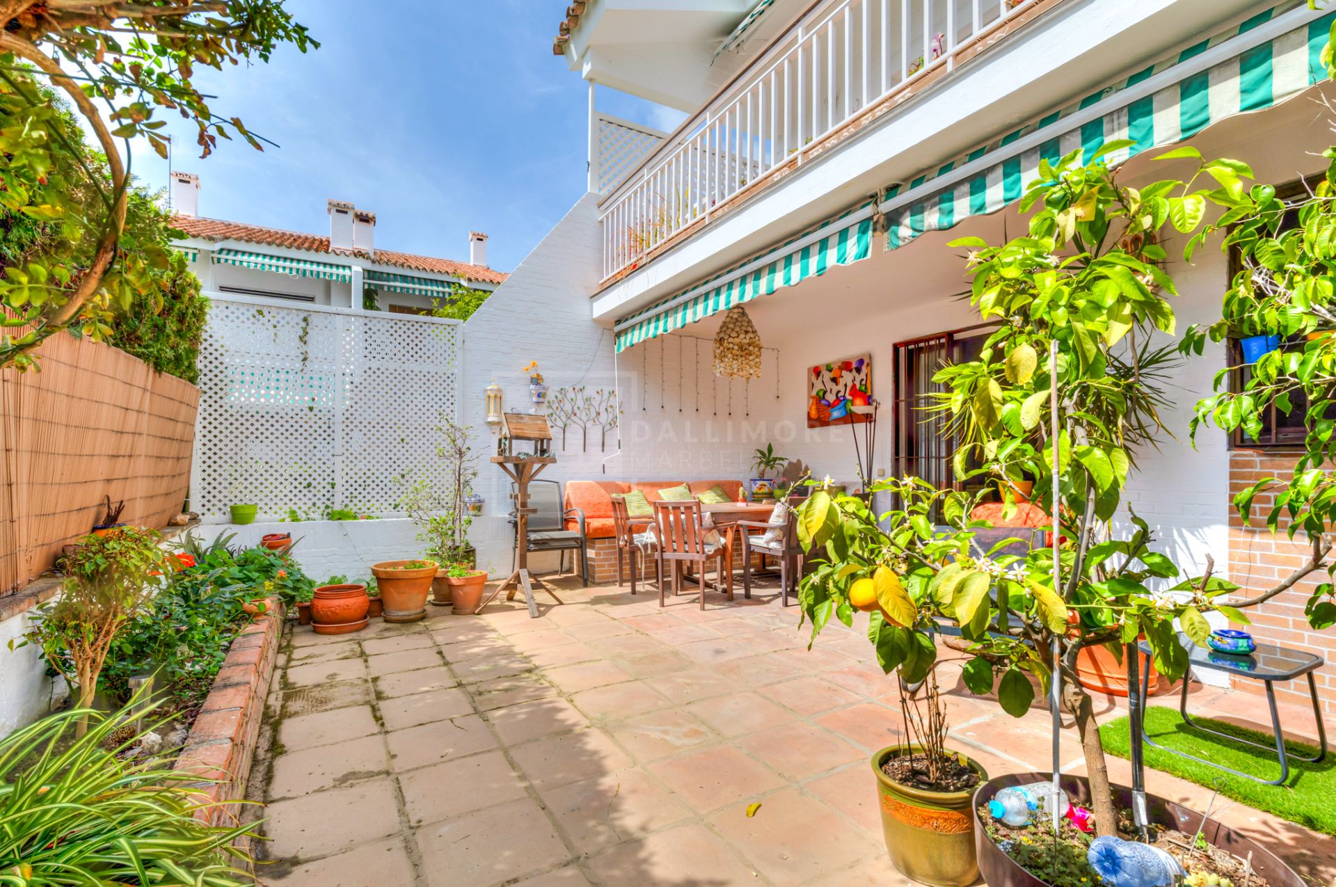 Apartamento en esquina de 4 dormitorios con terraza de 50 m² en la Milla de Oro (Nagüeles).