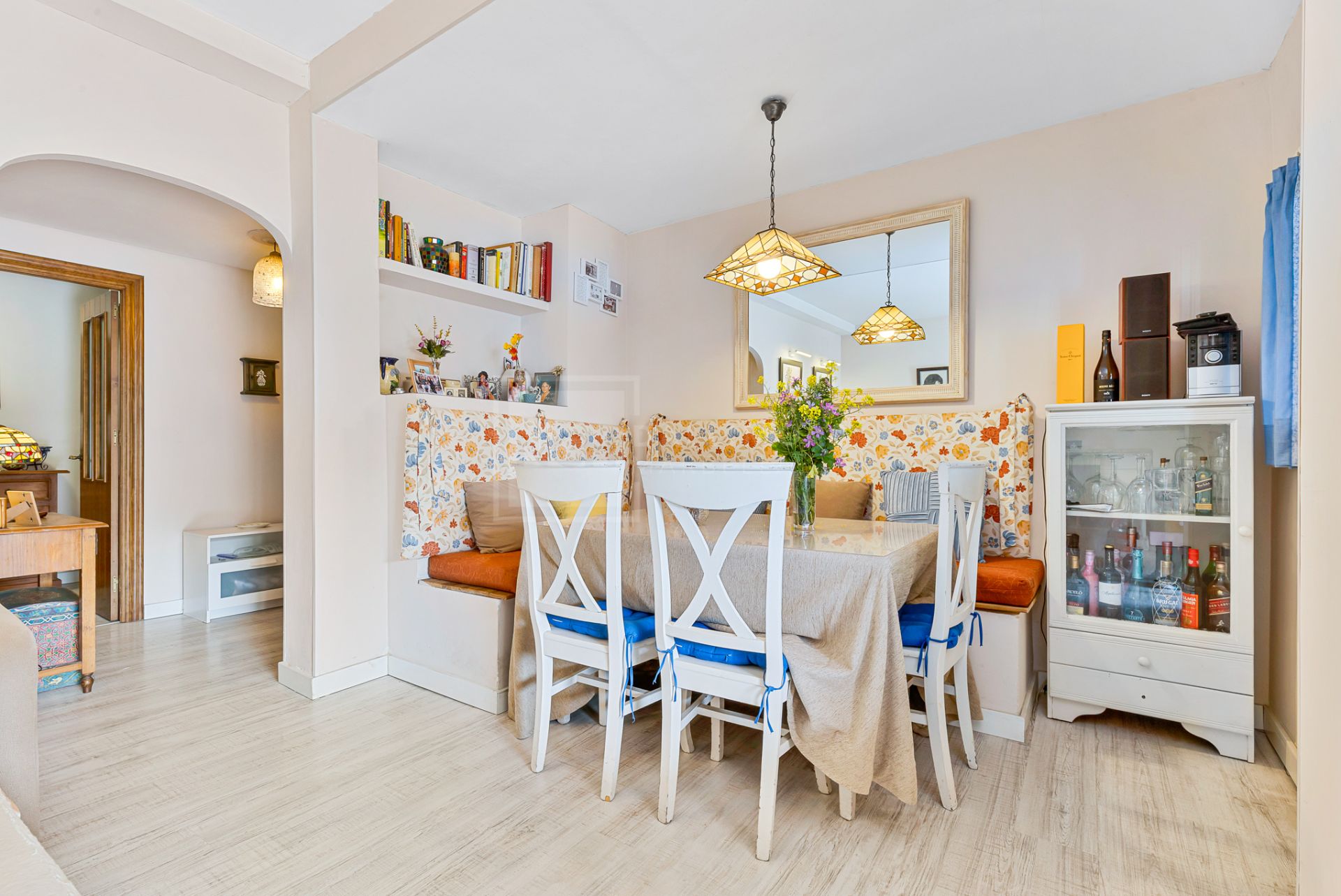 Apartamento en esquina de 4 dormitorios con terraza de 50 m² en la Milla de Oro (Nagüeles).