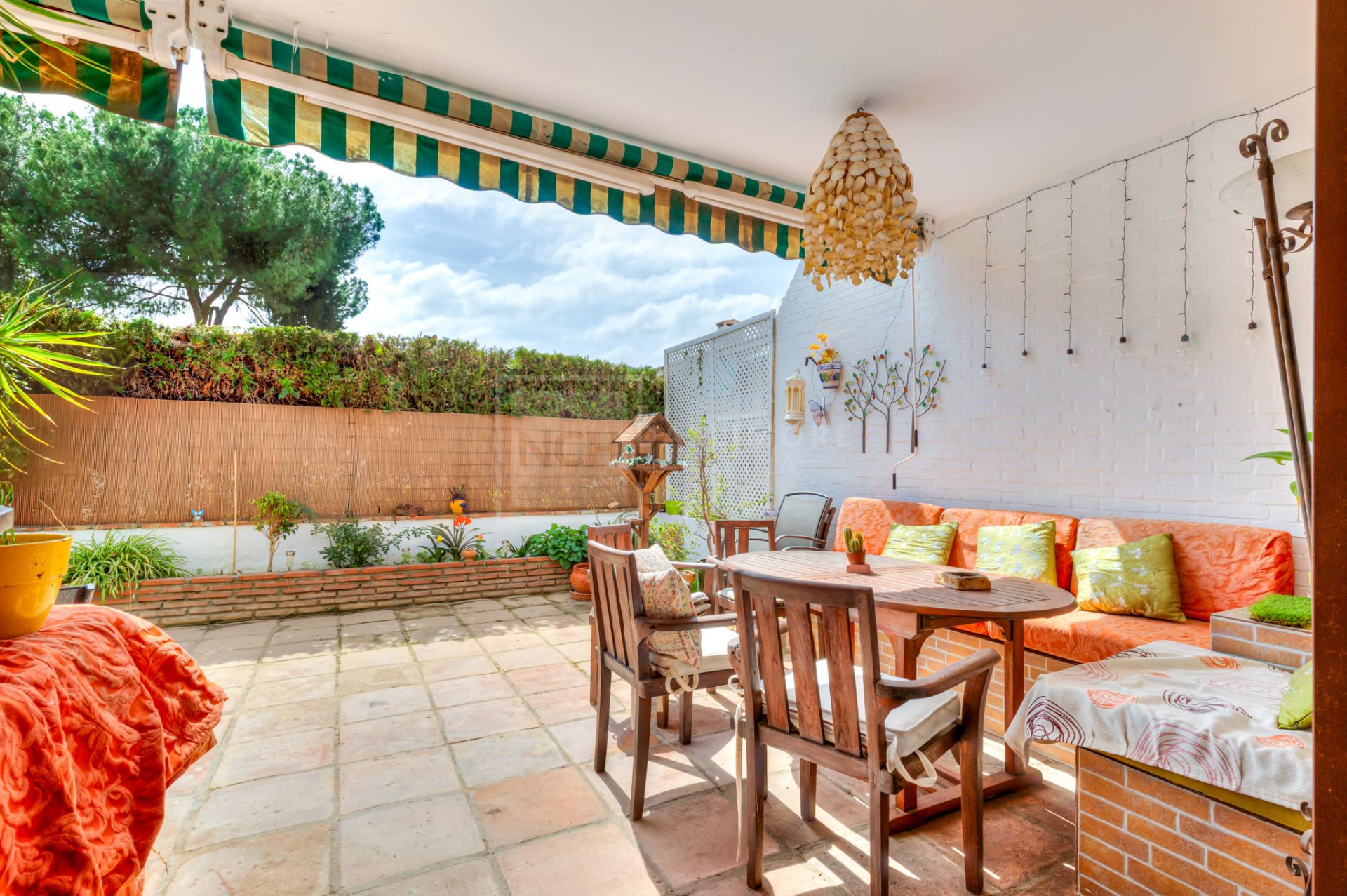 Apartamento en esquina de 4 dormitorios con terraza de 50 m² en la Milla de Oro (Nagüeles).