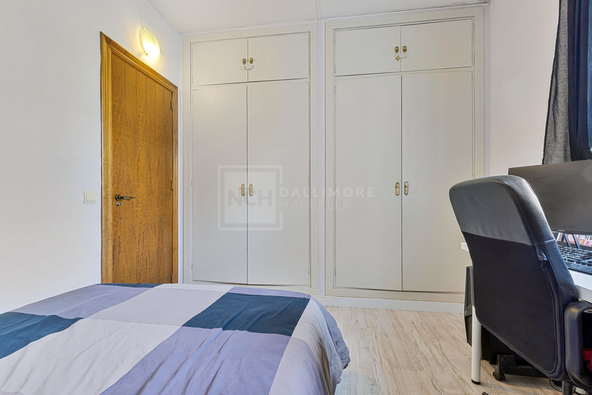Apartamento en esquina de 4 dormitorios con terraza de 50 m² en la Milla de Oro (Nagüeles).
