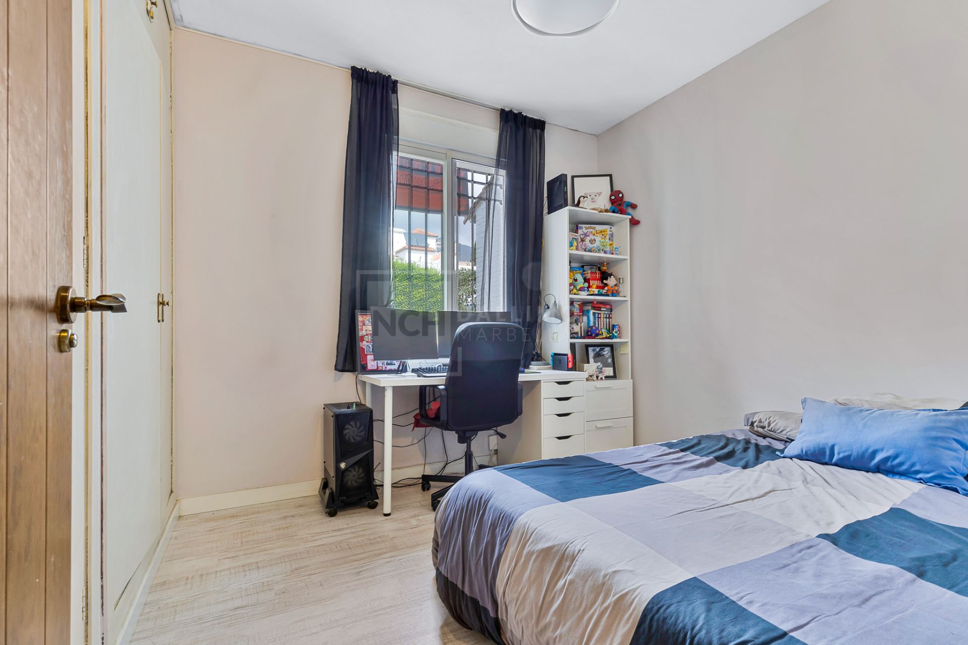 Apartamento en esquina de 4 dormitorios con terraza de 50 m² en la Milla de Oro (Nagüeles).