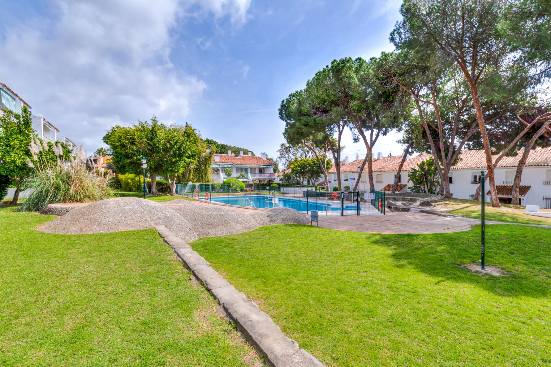 Apartamento en esquina de 4 dormitorios con terraza de 50 m² en la Milla de Oro (Nagüeles).