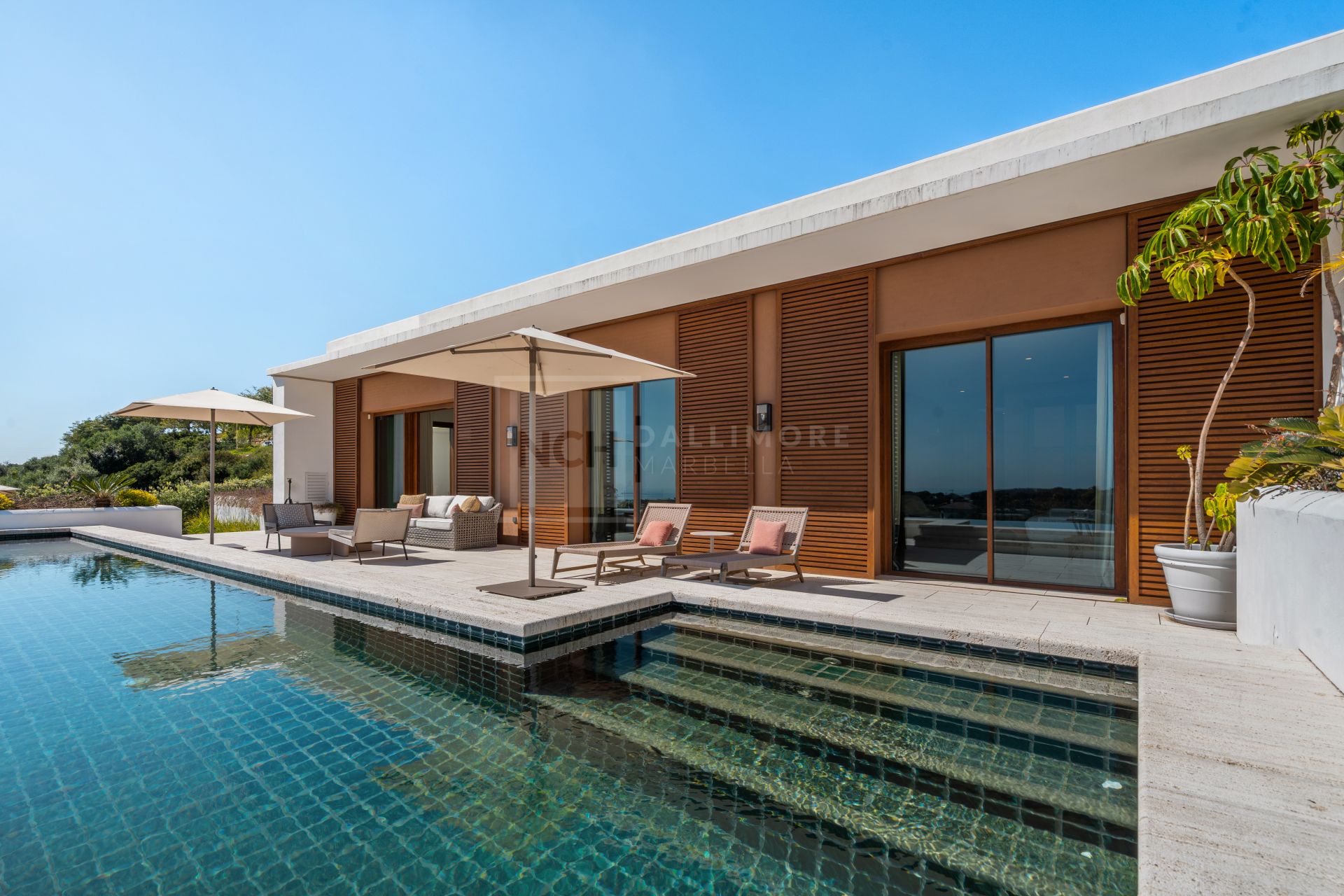 Secluded Villa With Infinity Pool and Open Sea and Golf Views