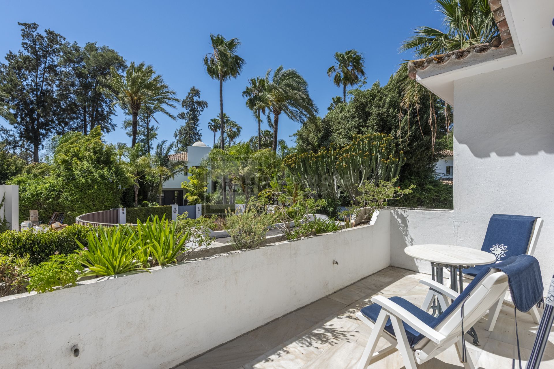 Villa de Estilo Andaluz Ubicada en Nueva Andalucía