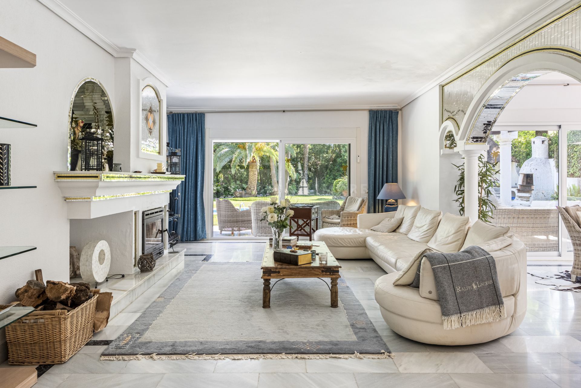 Villa de Estilo Andaluz Ubicada en Nueva Andalucía