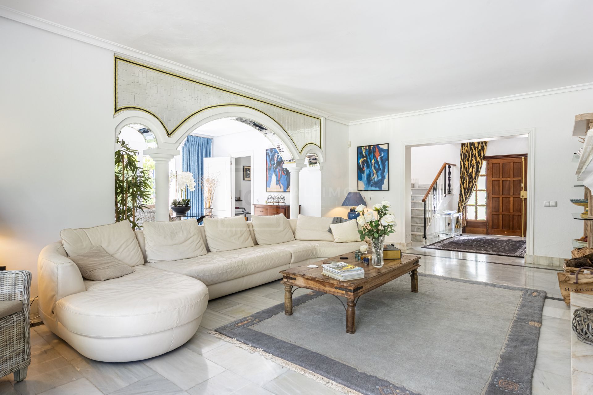 Villa de Estilo Andaluz Ubicada en Nueva Andalucía