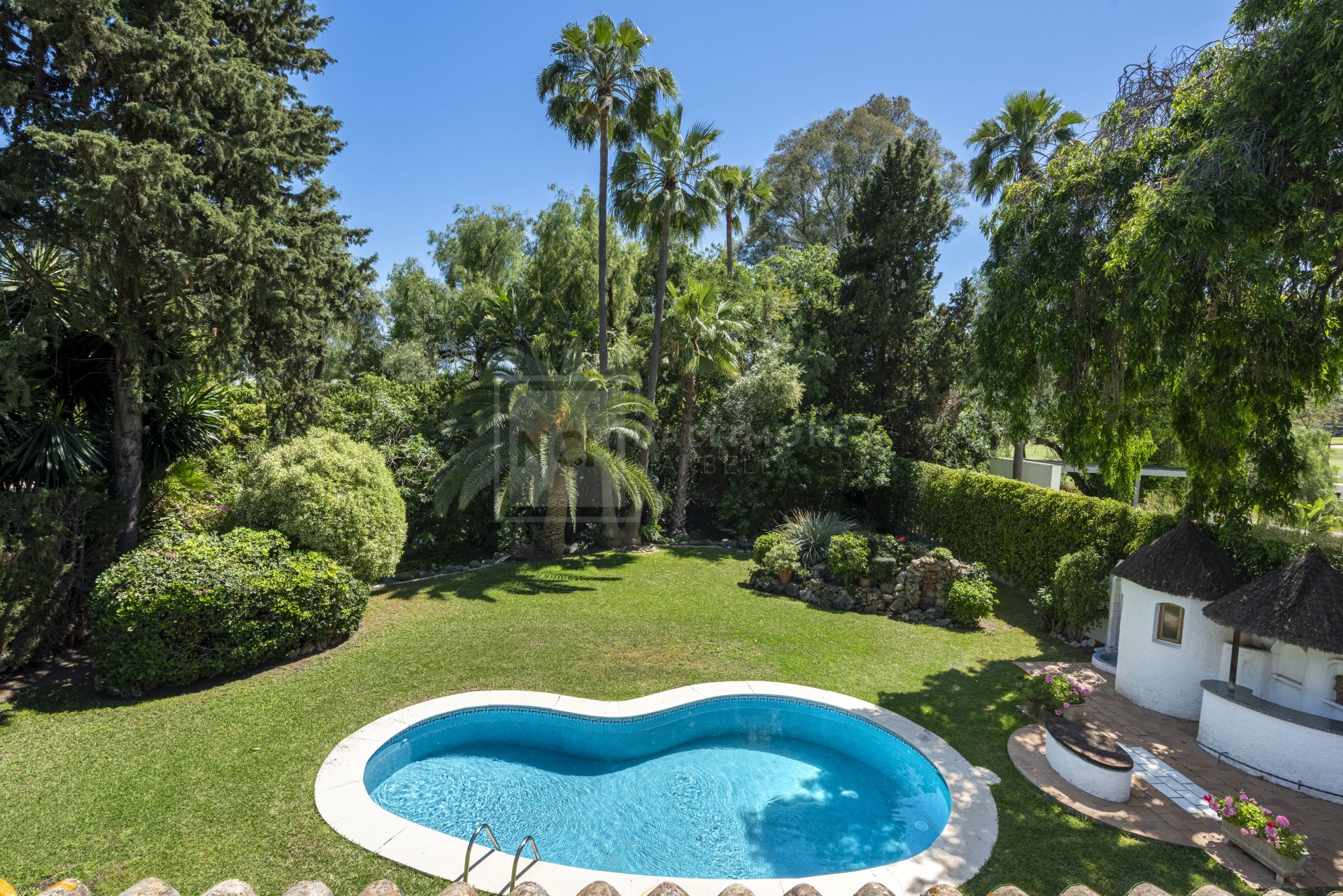 Villa de Estilo Andaluz Ubicada en Nueva Andalucía
