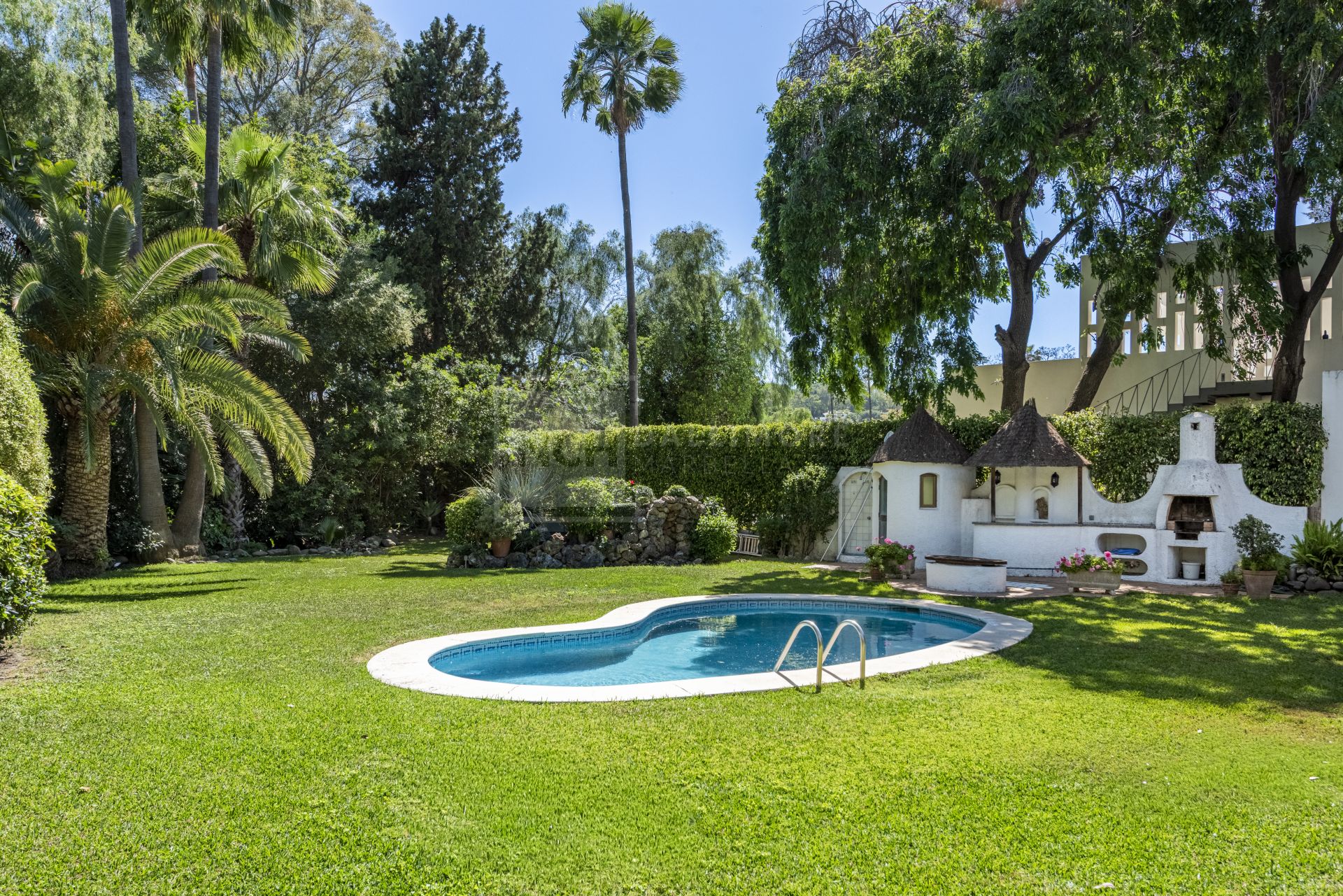 Villa de Estilo Andaluz Ubicada en Nueva Andalucía