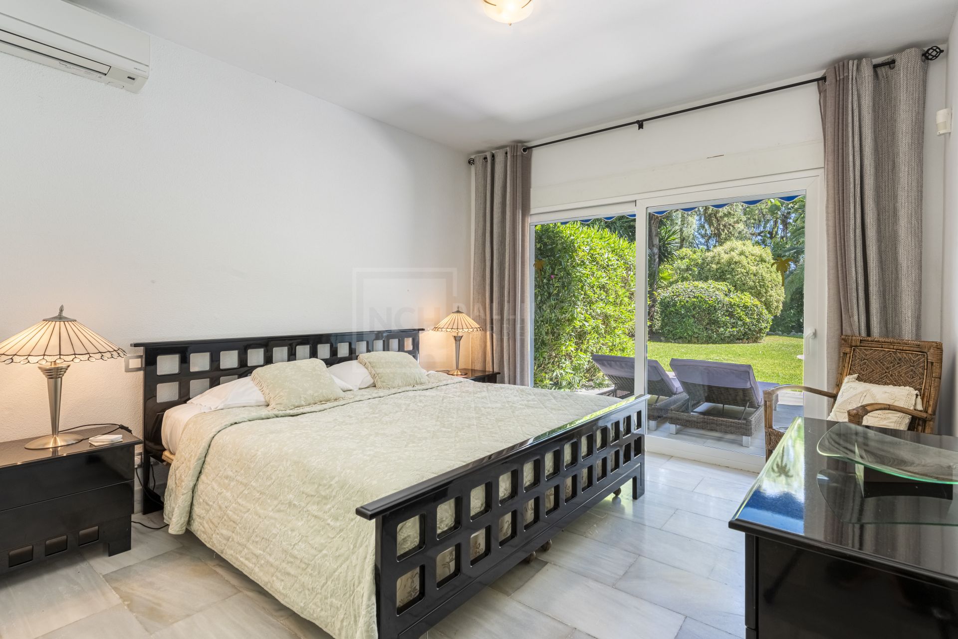 Villa de Estilo Andaluz Ubicada en Nueva Andalucía