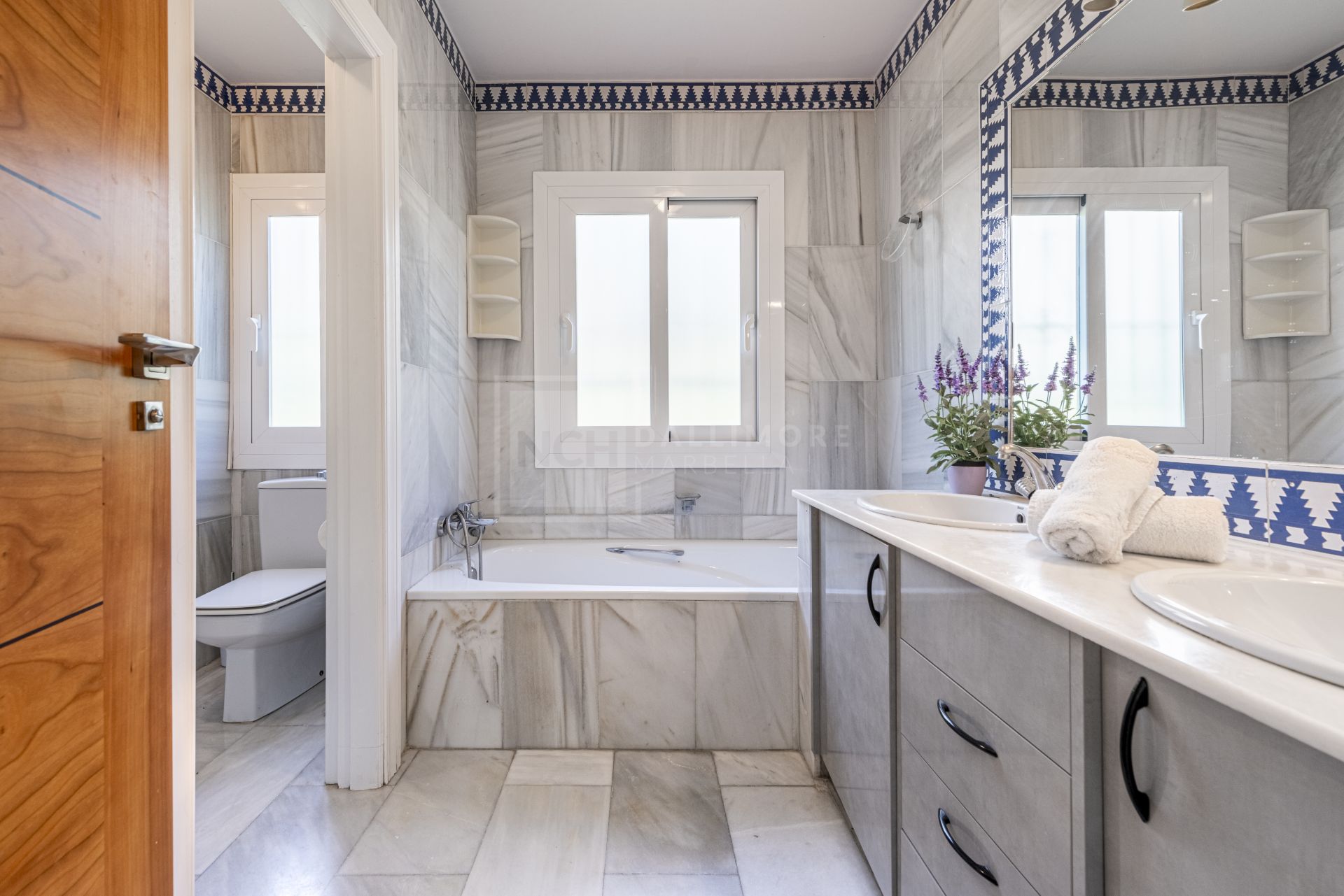 Villa de Estilo Andaluz Ubicada en Nueva Andalucía