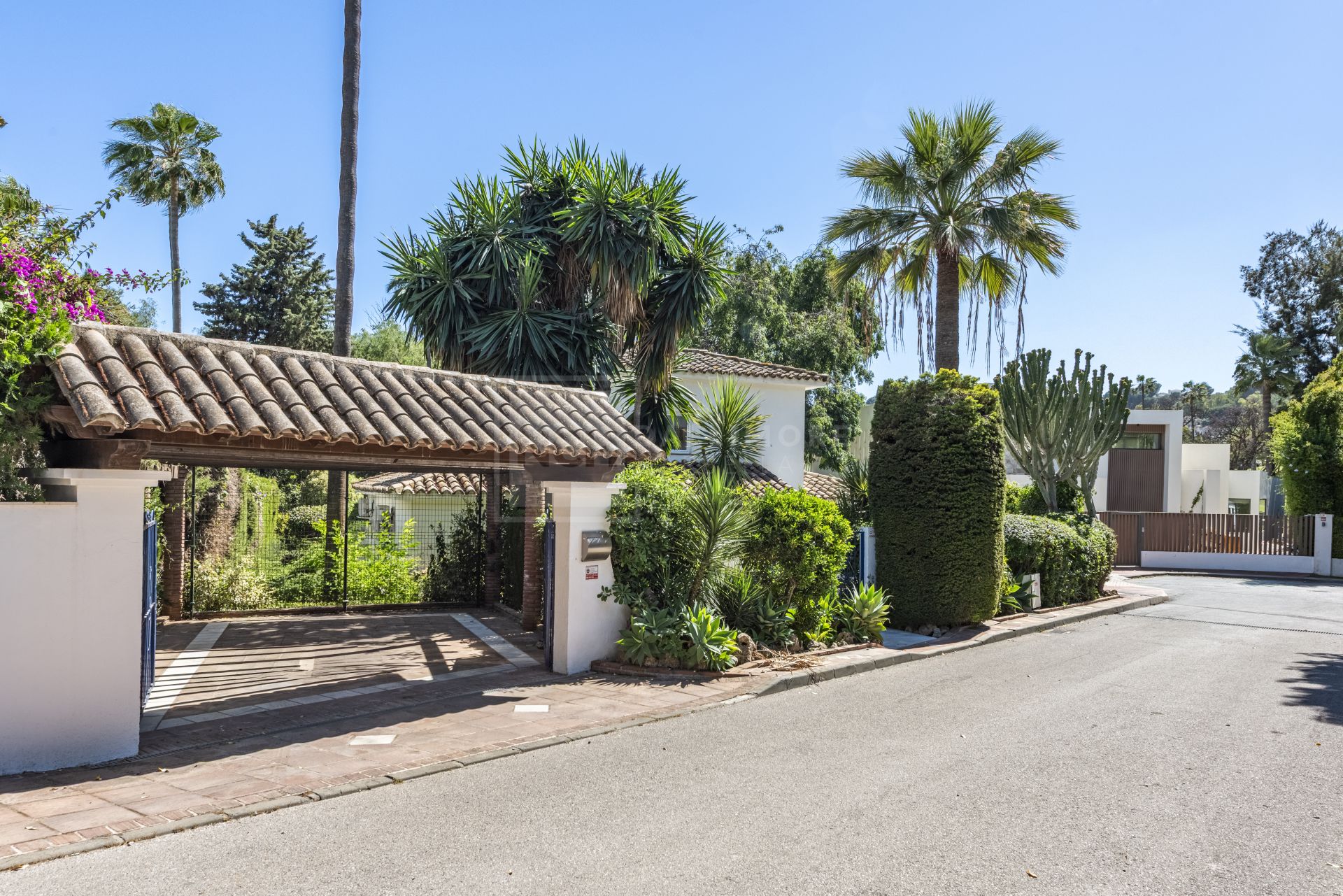 Villa de Estilo Andaluz Ubicada en Nueva Andalucía